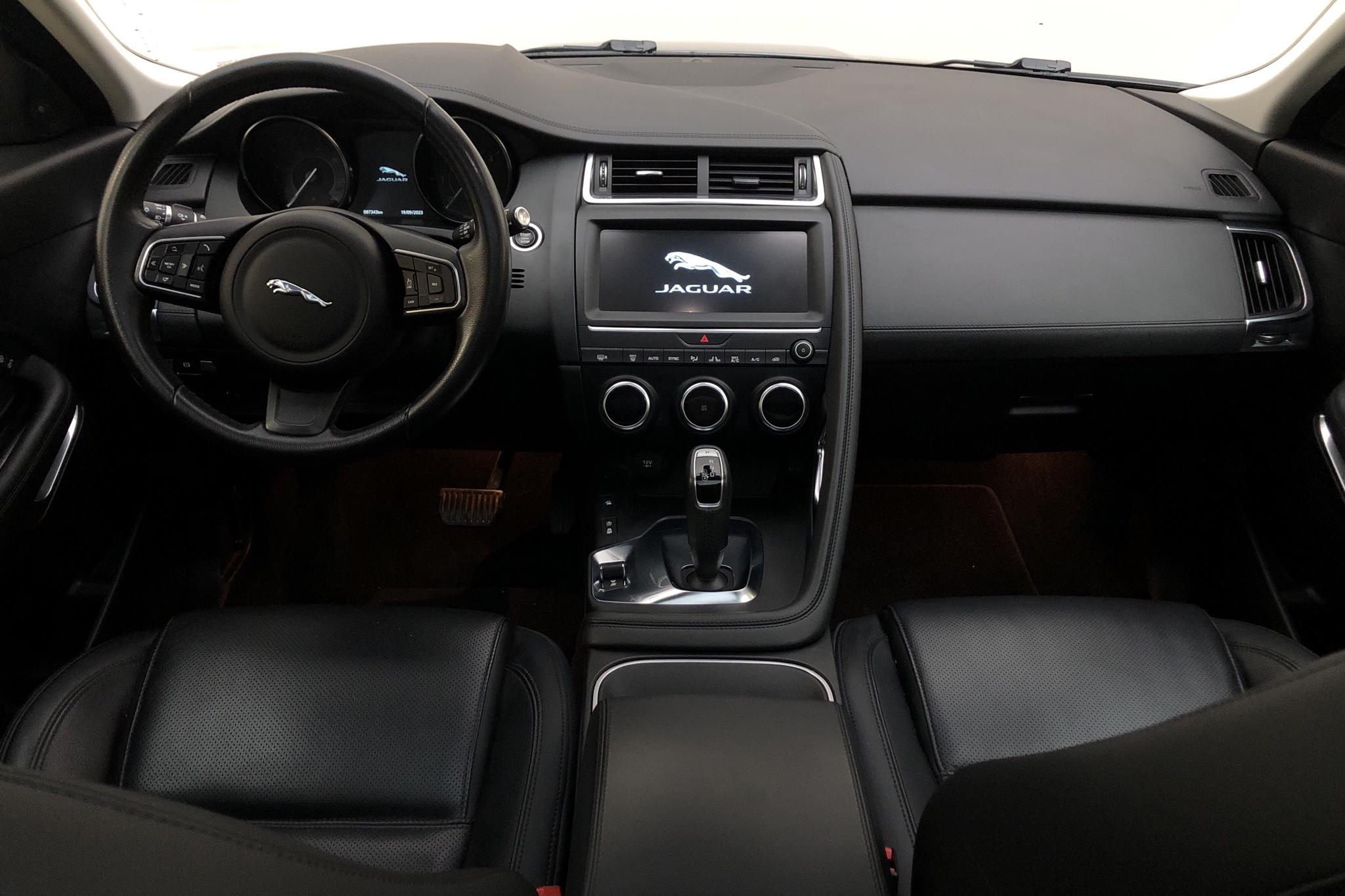 Jaguar E-Pace D150 AWD (150hk) - 8 737 mil - Automat - grå - 2019