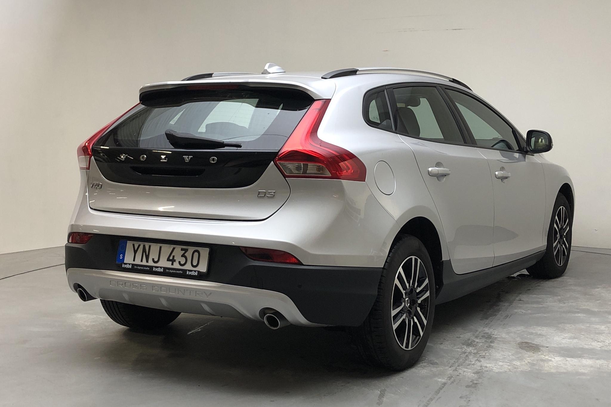 Volvo V40 Cross Country D3 (150hk) - 5 334 mil - Manuell - silver - 2018