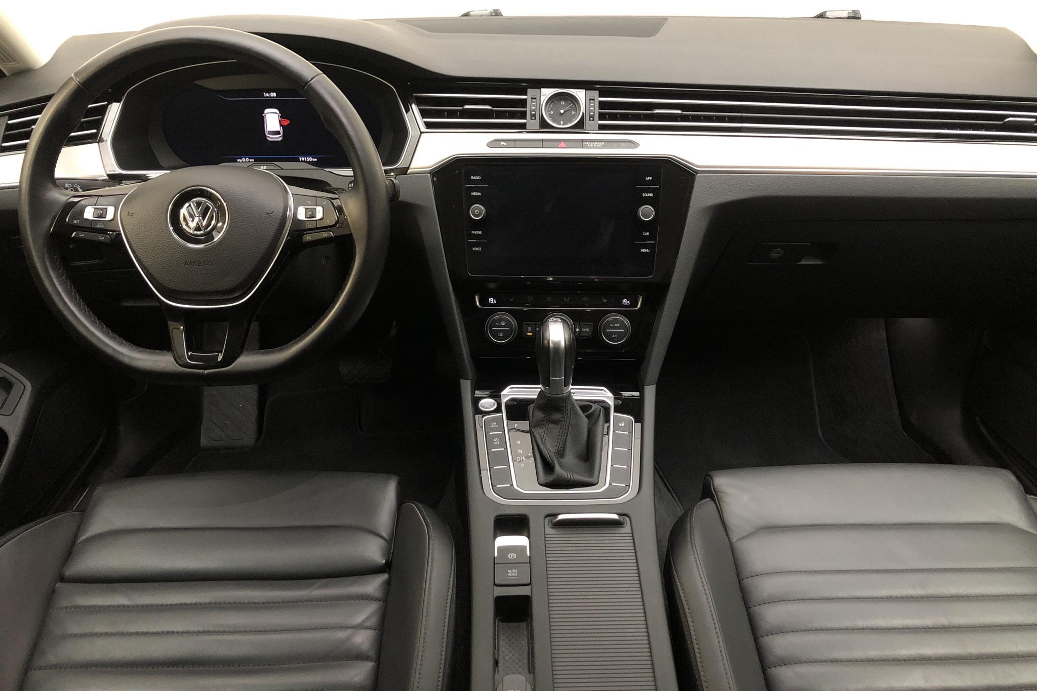 VW Passat 2.0 TDI BiTurbo Sportscombi 4MOTION (240hk) - 7 915 mil - Automat - vit - 2018