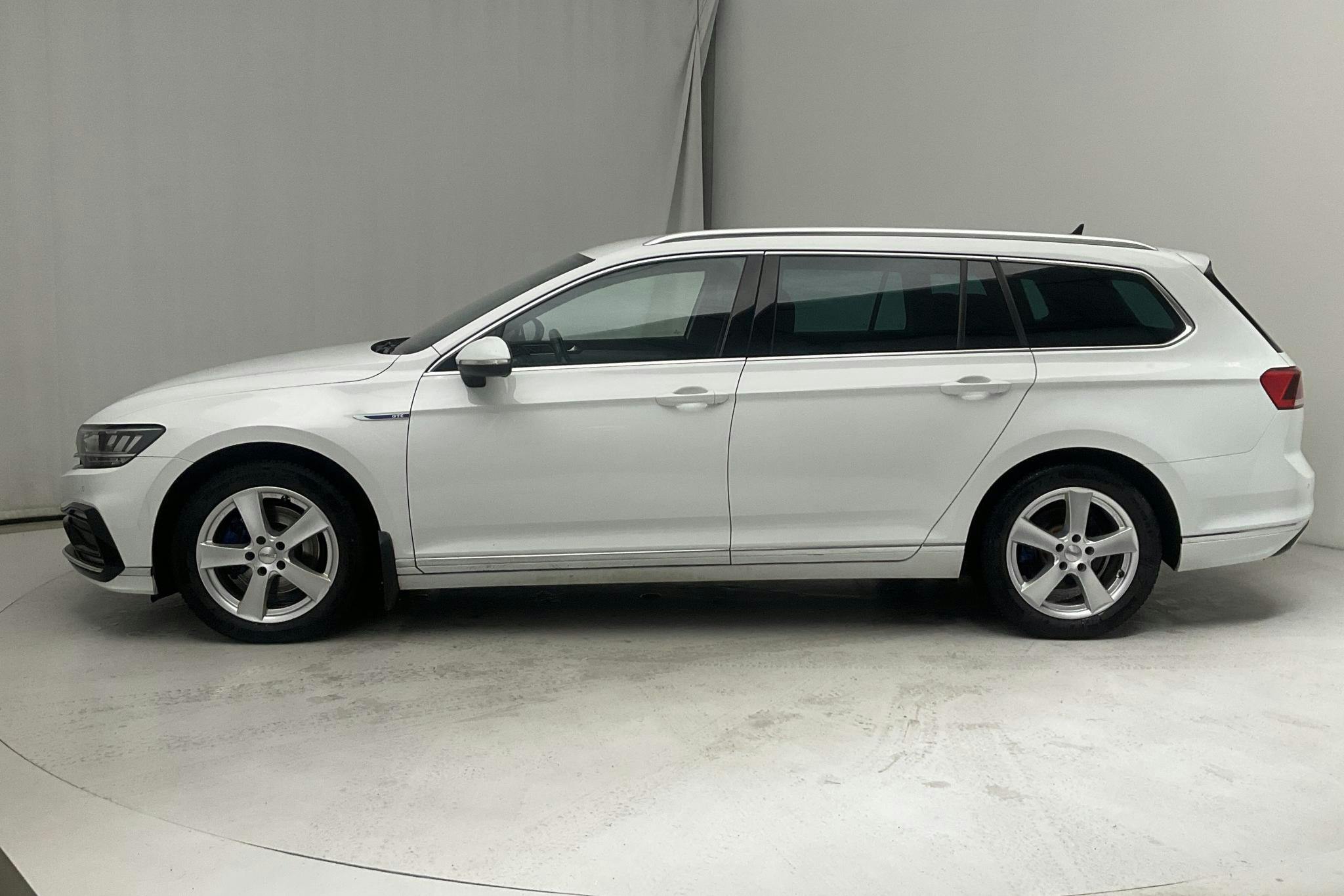 VW Passat 1.4 GTE Sportscombi (218hk) - 90 930 km - Automatic - white - 2020