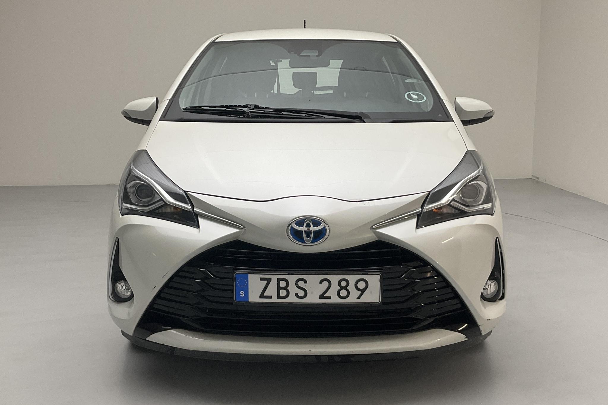 Toyota Yaris 1.5 Hybrid 5dr (101hk) - 137 220 km - Automatic - Light Grey - 2018