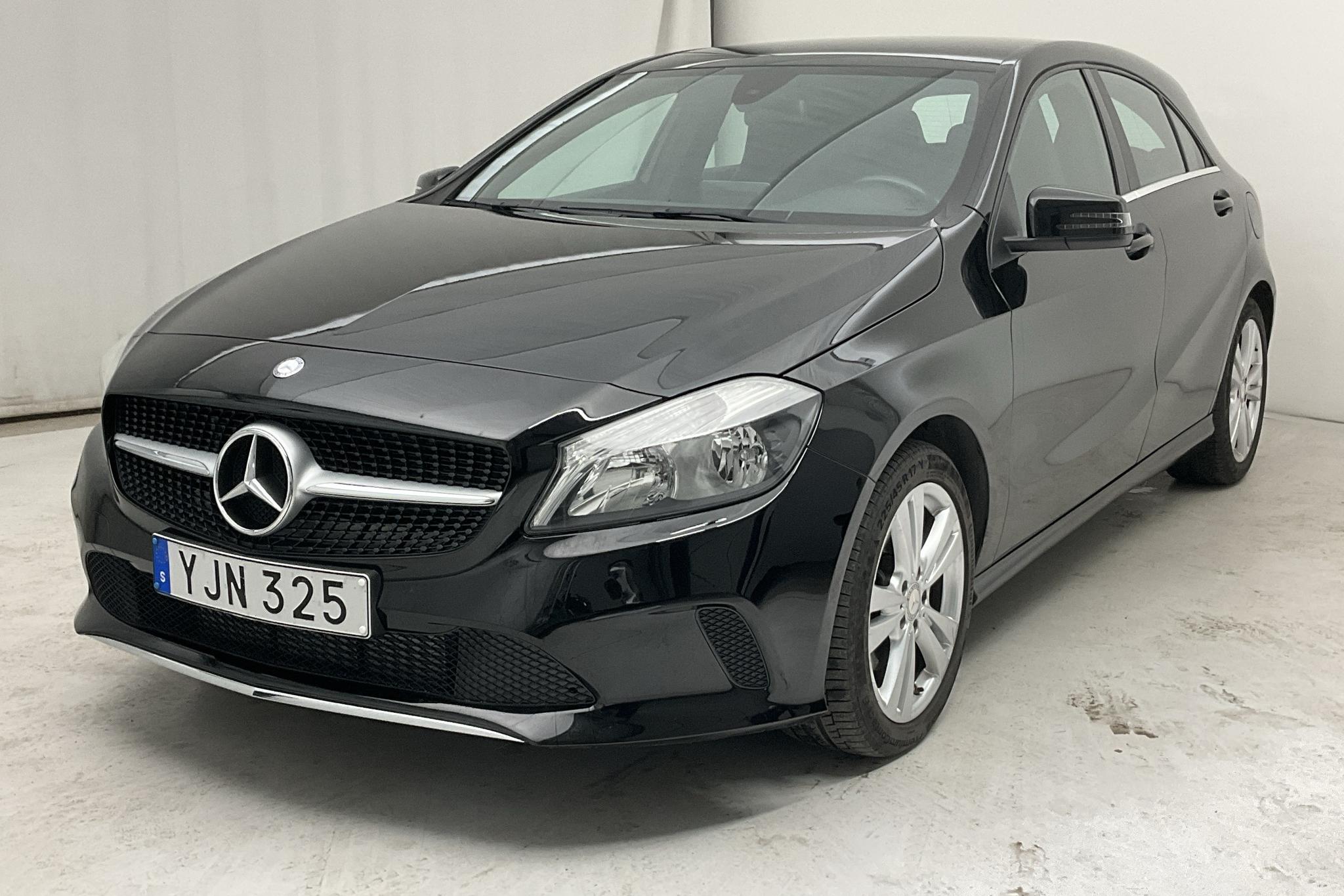 Mercedes A 180 5dr W176 (122hk) - 77 110 km - Automatic - black - 2017