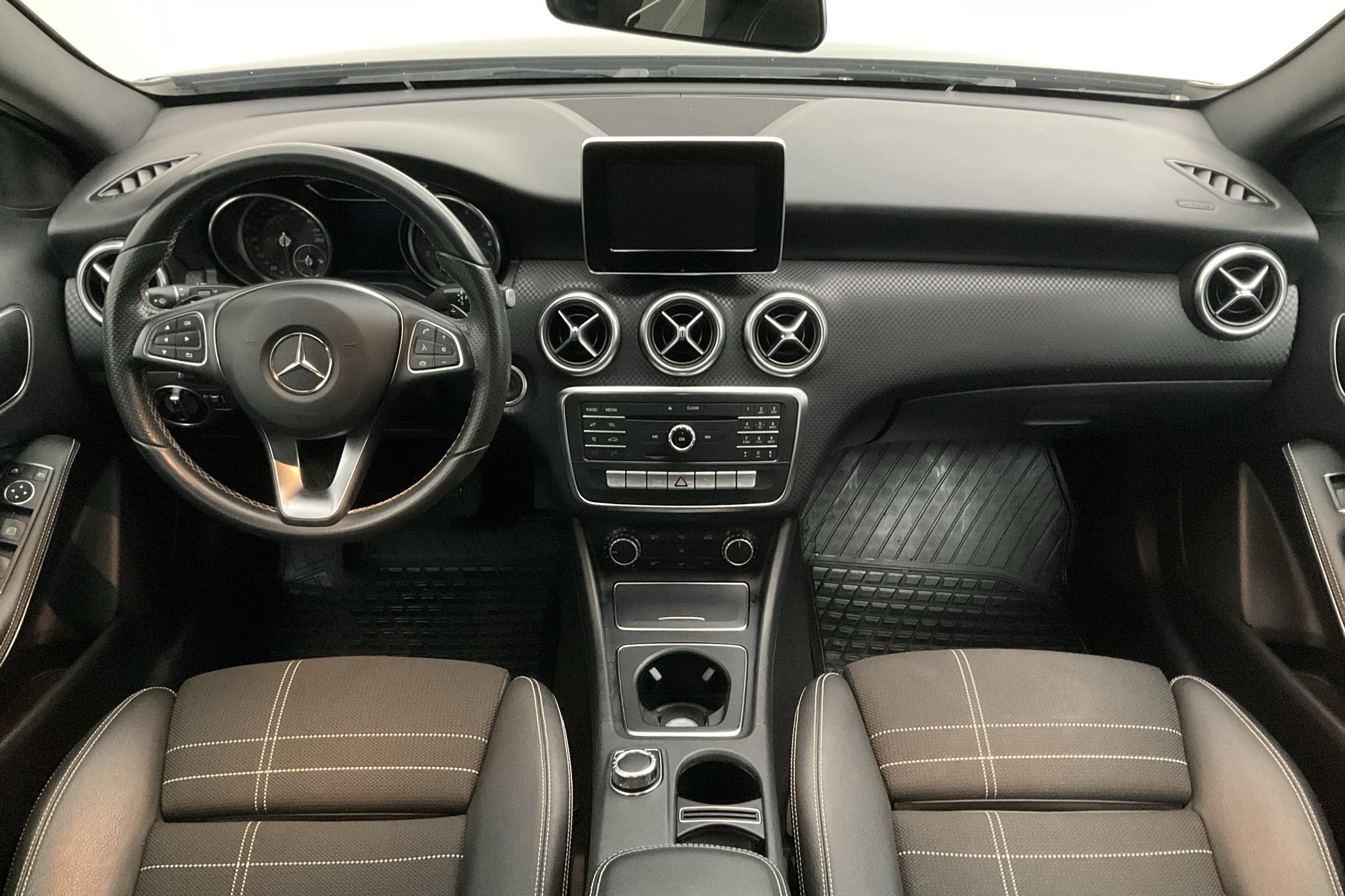 Mercedes A 180 5dr W176 (122hk) - 77 110 km - Automatic - black - 2017