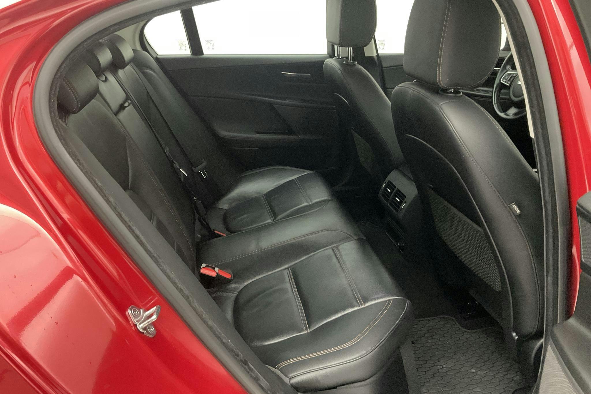 Jaguar XE 2.0D (180hk) - 102 050 km - Automatic - red - 2016