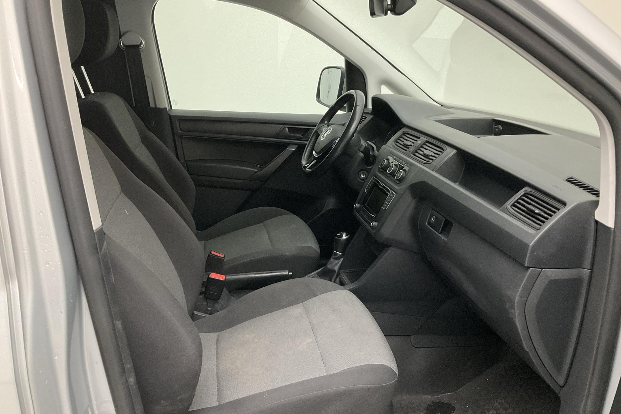 VW Caddy 1.2 TSI Skåp (84hk) - 8 039 mil - Manuell - silver - 2019