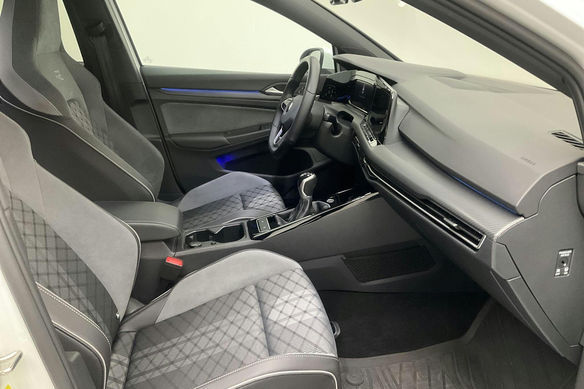 VW Golf VIII 1.5 TSI Sportscombi (150hk) - 1 750 mil - Manuell - vit - 2023