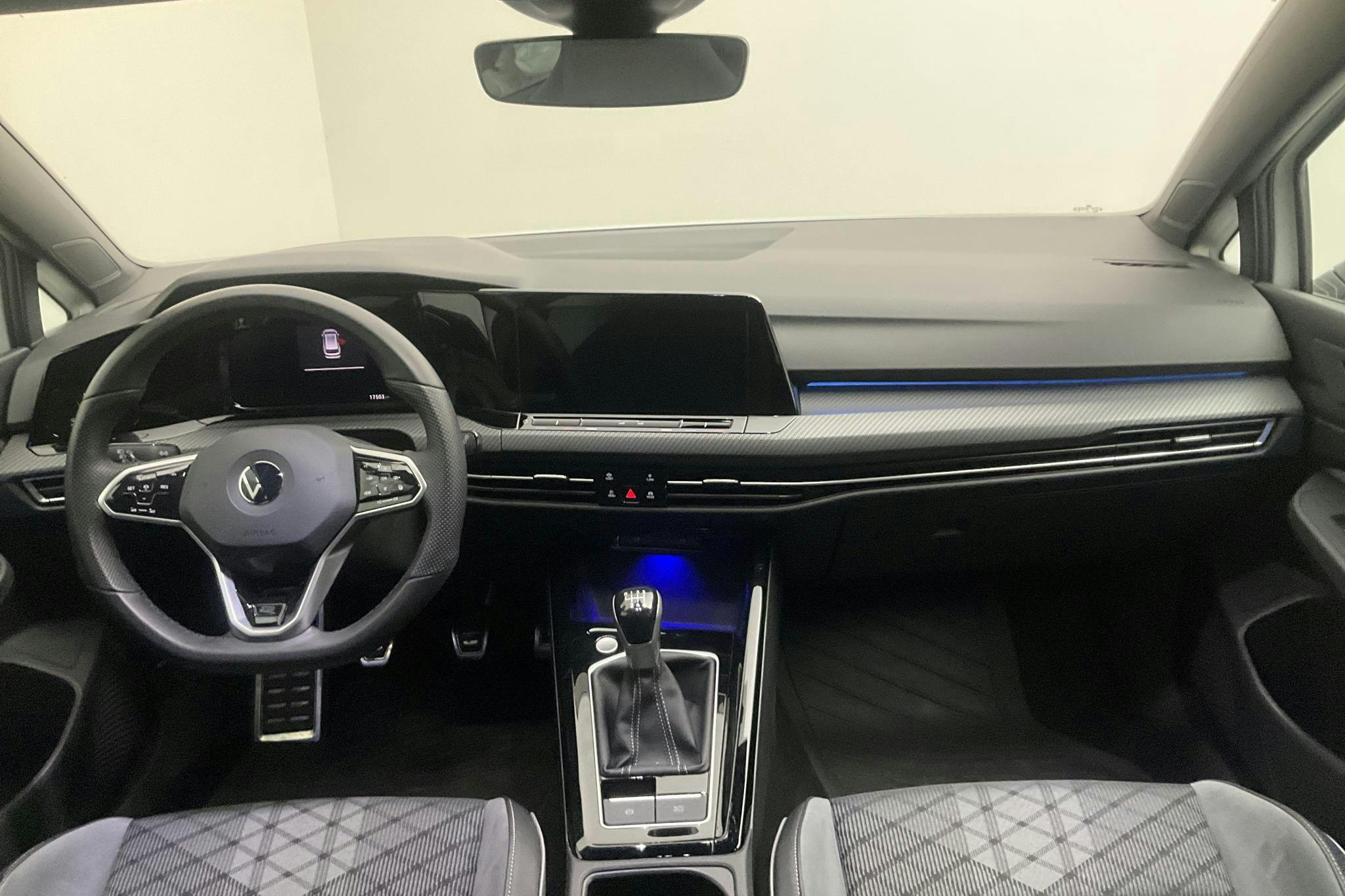 VW Golf VIII 1.5 TSI Sportscombi (150hk) - 1 750 mil - Manuell - vit - 2023