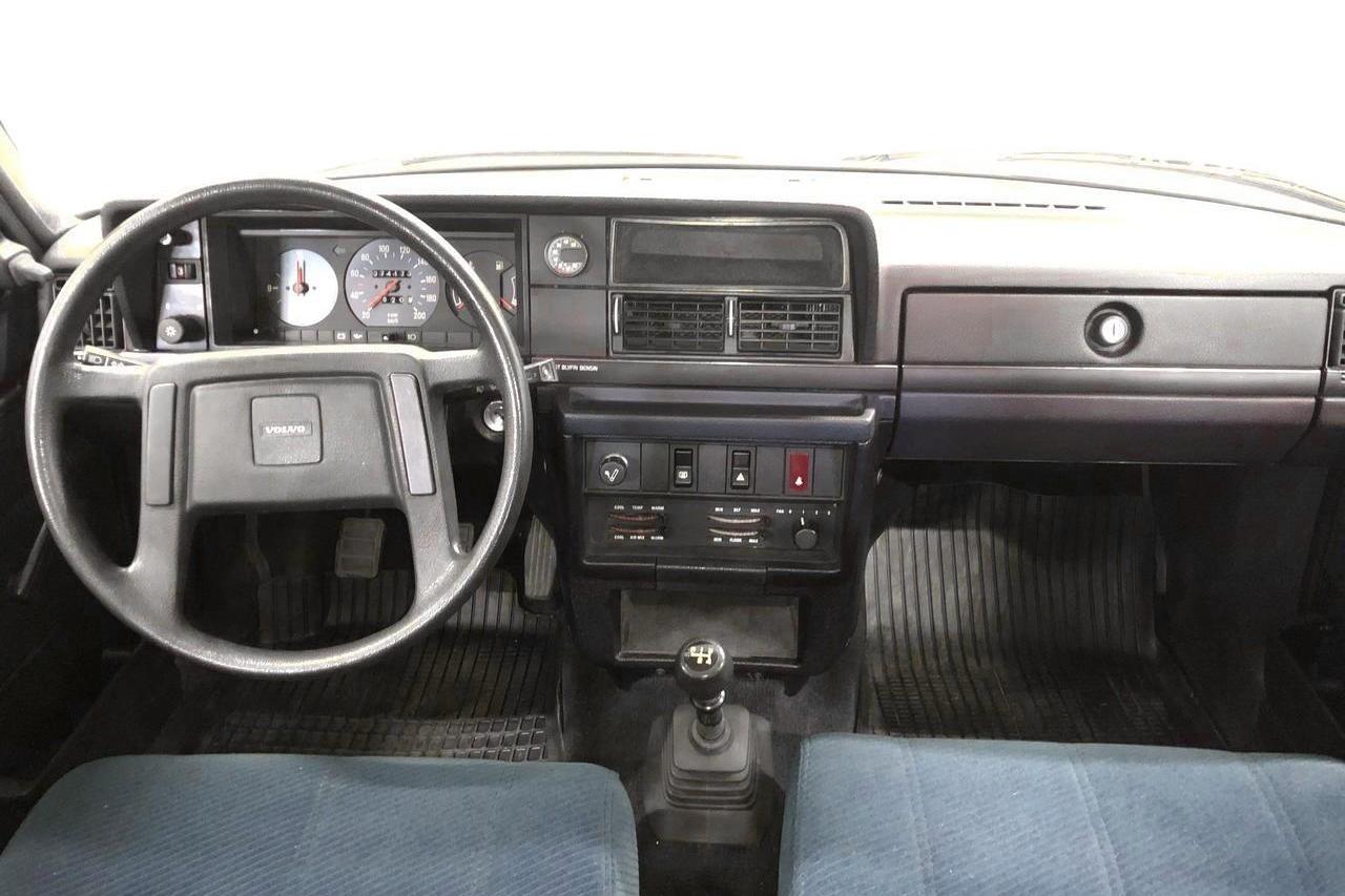 Volvo 240 GL (116hk) - 74 170 km - Manual - white - 1988