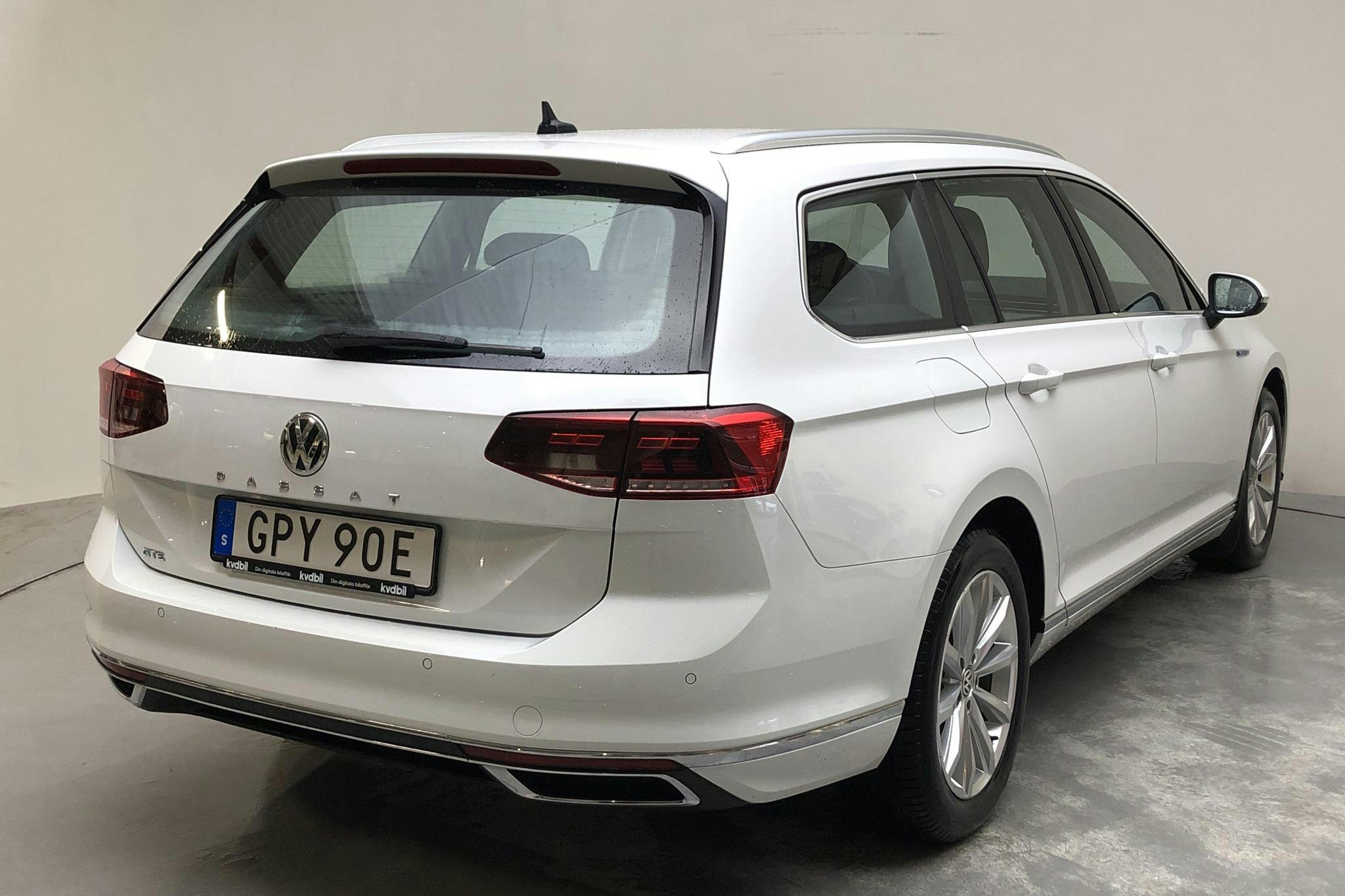 VW Passat 1.4 GTE Sportscombi (218hk) - 52 140 km - Automatic - white - 2020