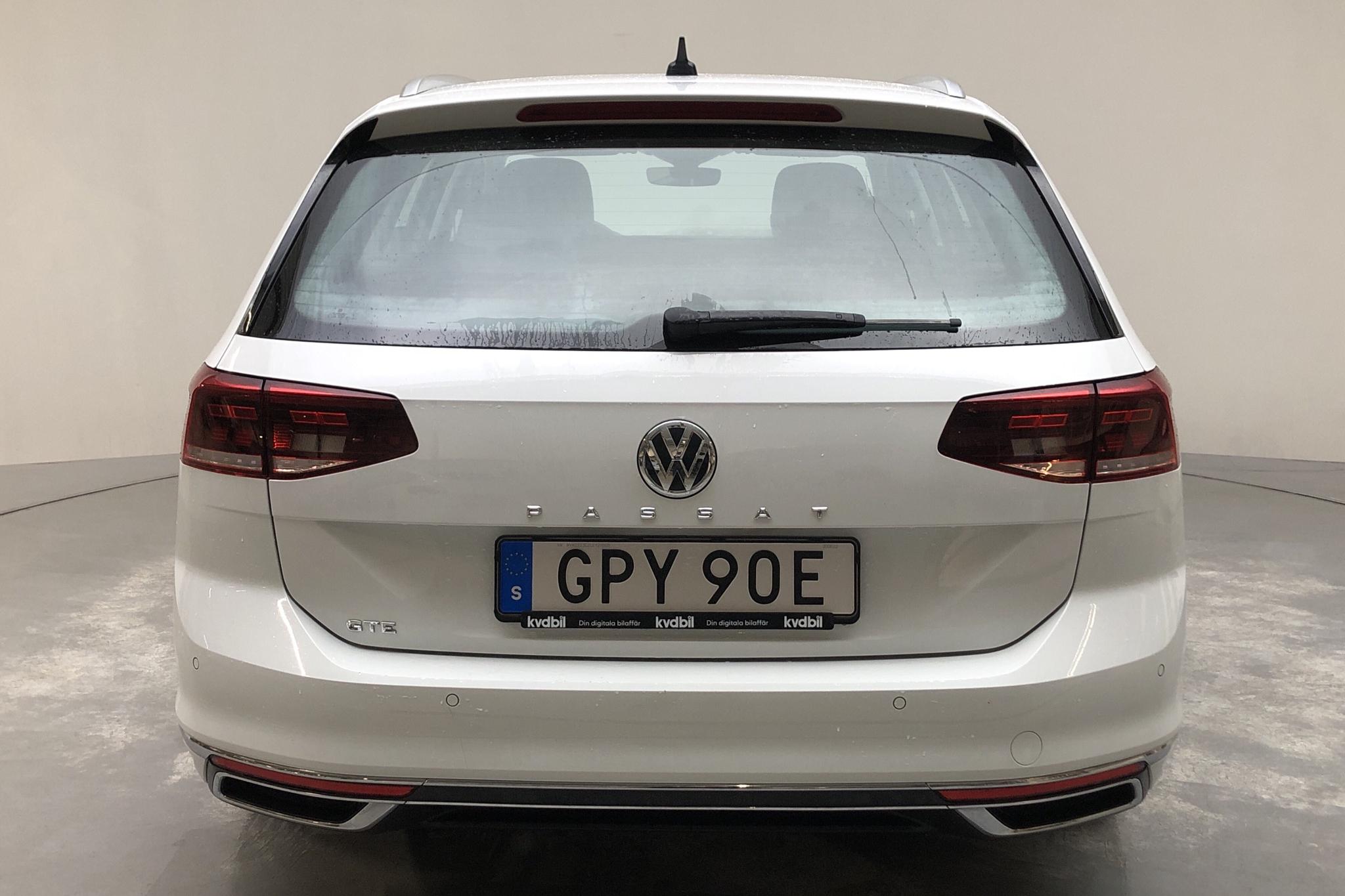 VW Passat 1.4 GTE Sportscombi (218hk) - 52 140 km - Automatic - white - 2020