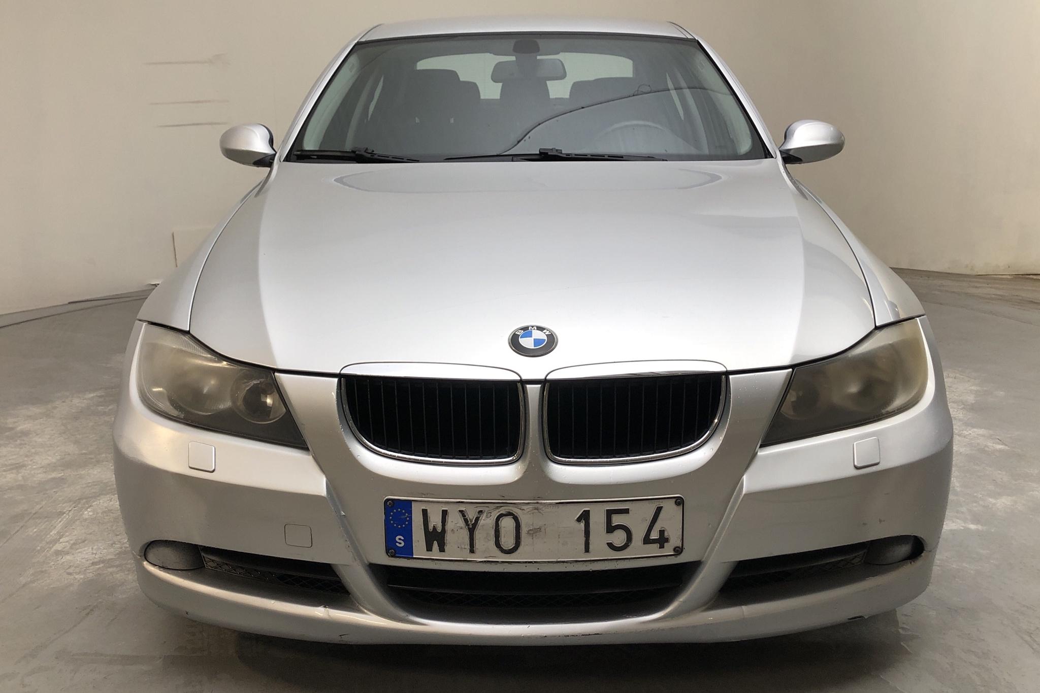 BMW 320i Sedan, E90 (150hk) - 9 750 mil - Automat - Light Grey - 2005