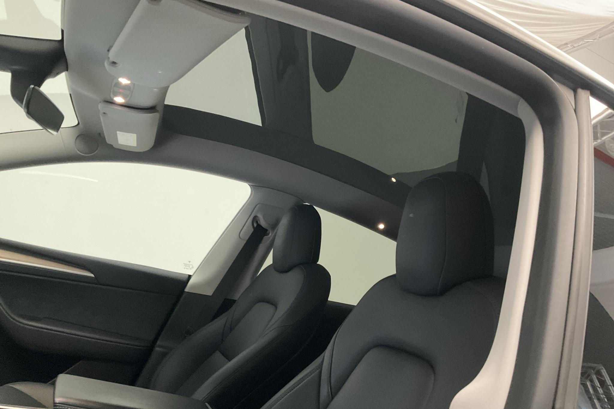 Tesla Model Y Long Range AWD - 54 550 km - Automatic - white - 2021