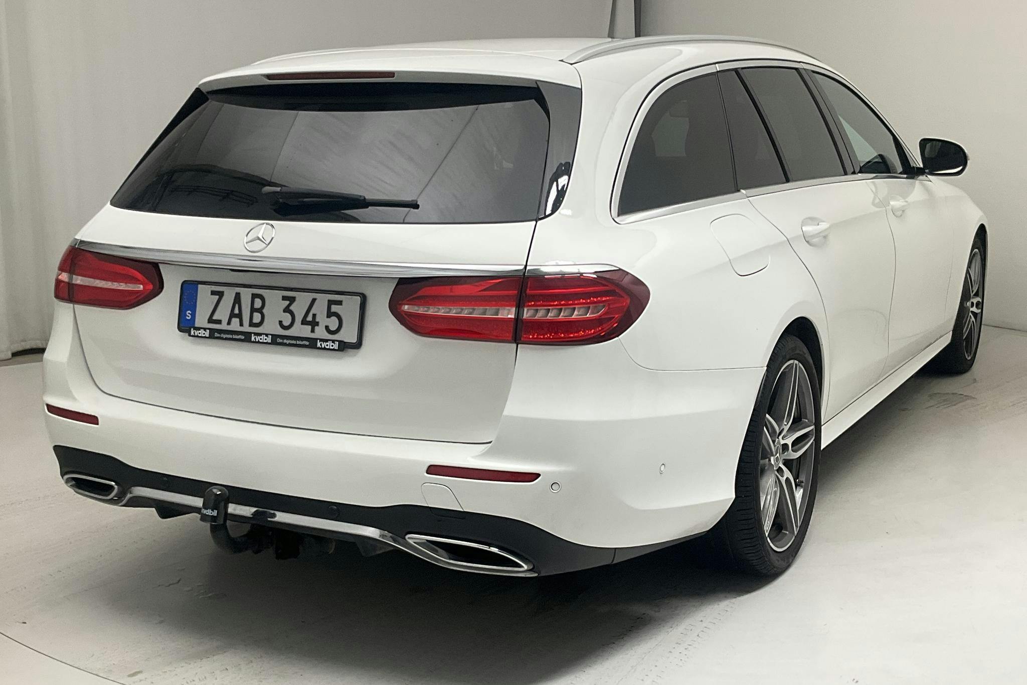 Mercedes E 220 d 4MATIC Kombi S213 (194hk) - 103 230 km - Automatic - white - 2018