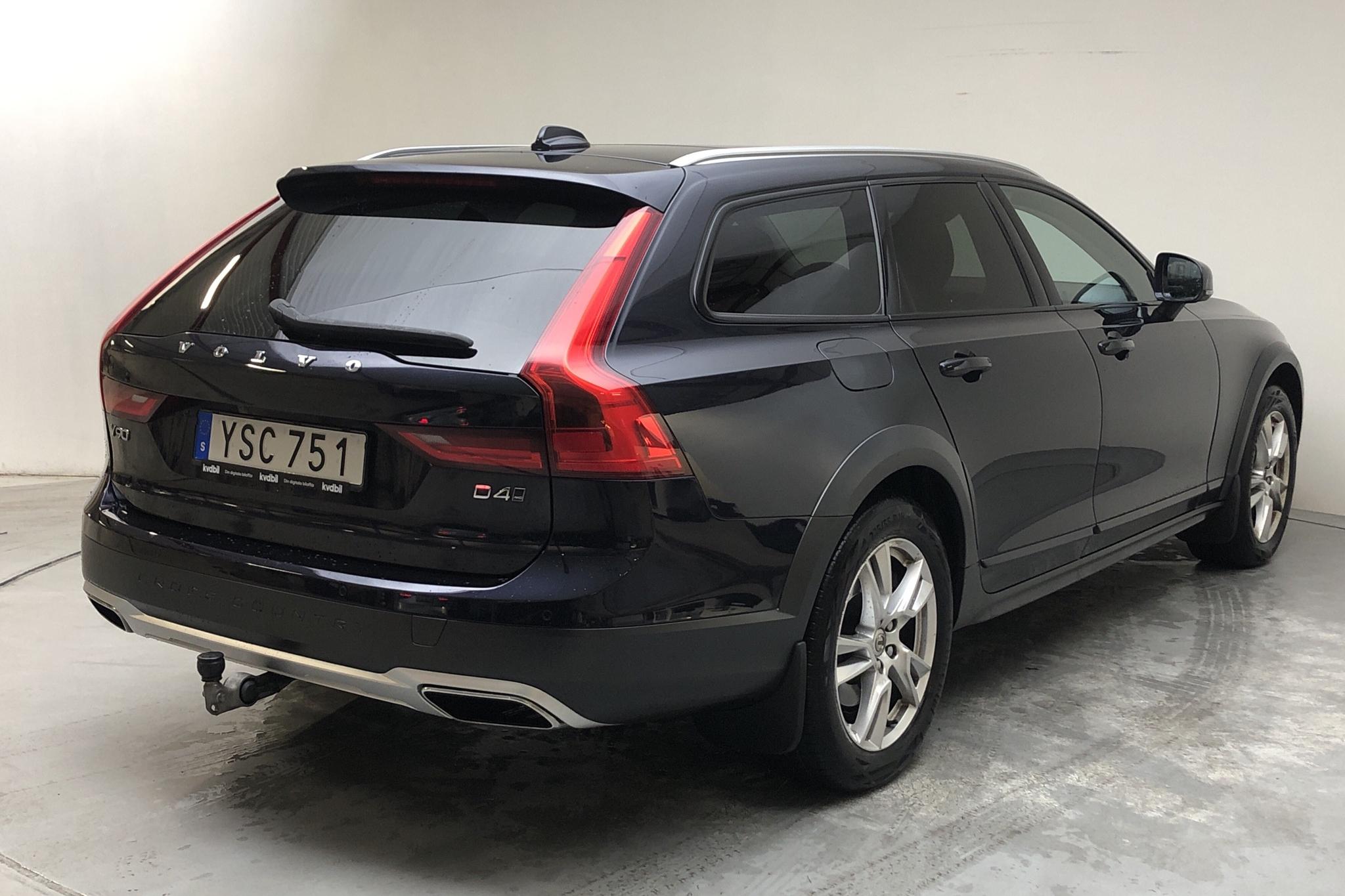 Volvo V90 D4 Cross Country AWD (190hk) - 94 400 km - Automatic - Dark Blue - 2019