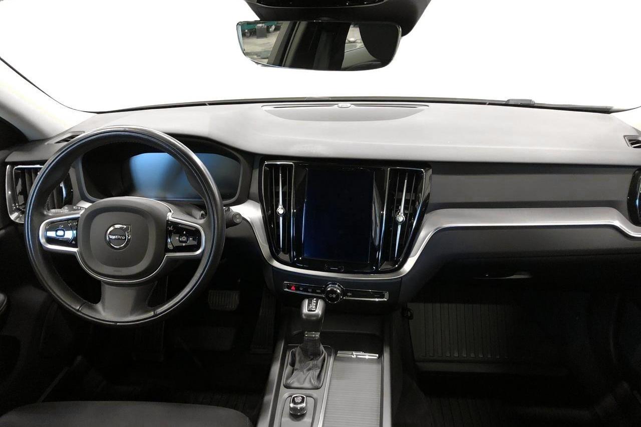 Volvo V60 D3 (150hk) - 8 877 mil - Automat - vit - 2020