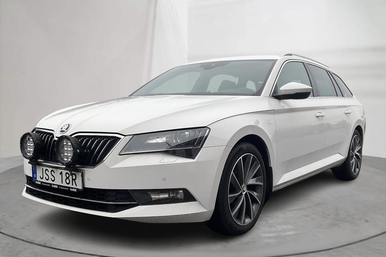 Skoda Superb 2.0 TDI 4x4 Kombi (190hk) - 7 380 mil - Automat - vit - 2019