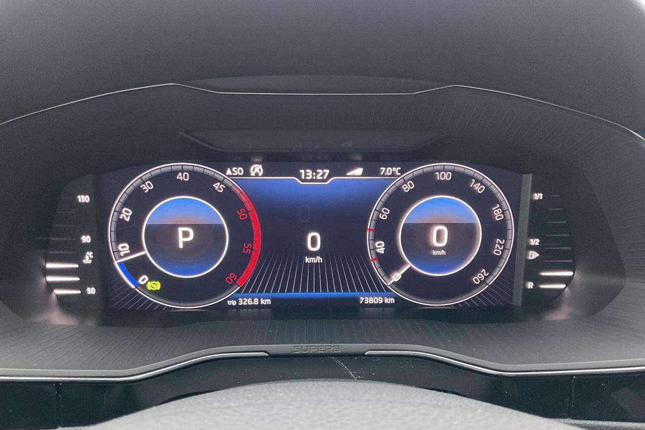 Skoda Superb 2.0 TDI 4x4 Kombi (190hk) - 7 380 mil - Automat - vit - 2019