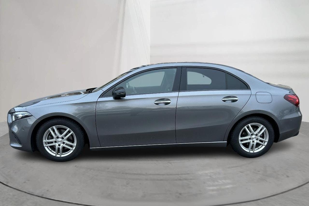 Mercedes A 180 Sedan V177 (136hk) - 4 493 mil - Automat - Dark Grey - 2021