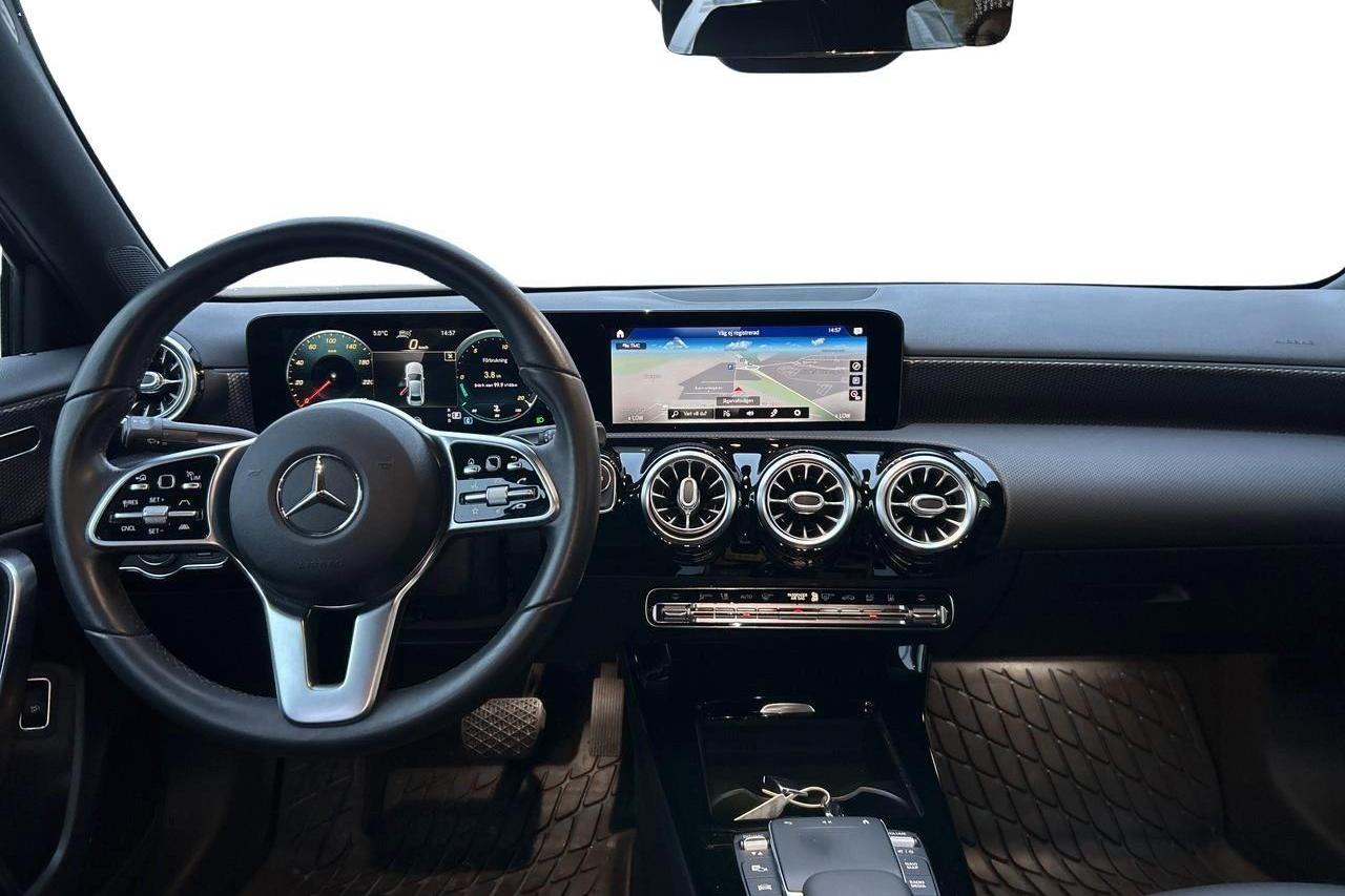 Mercedes A 180 Sedan V177 (136hk) - 4 493 mil - Automat - Dark Grey - 2021