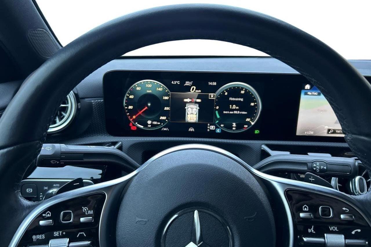Mercedes A 180 Sedan V177 (136hk) - 4 493 mil - Automat - Dark Grey - 2021
