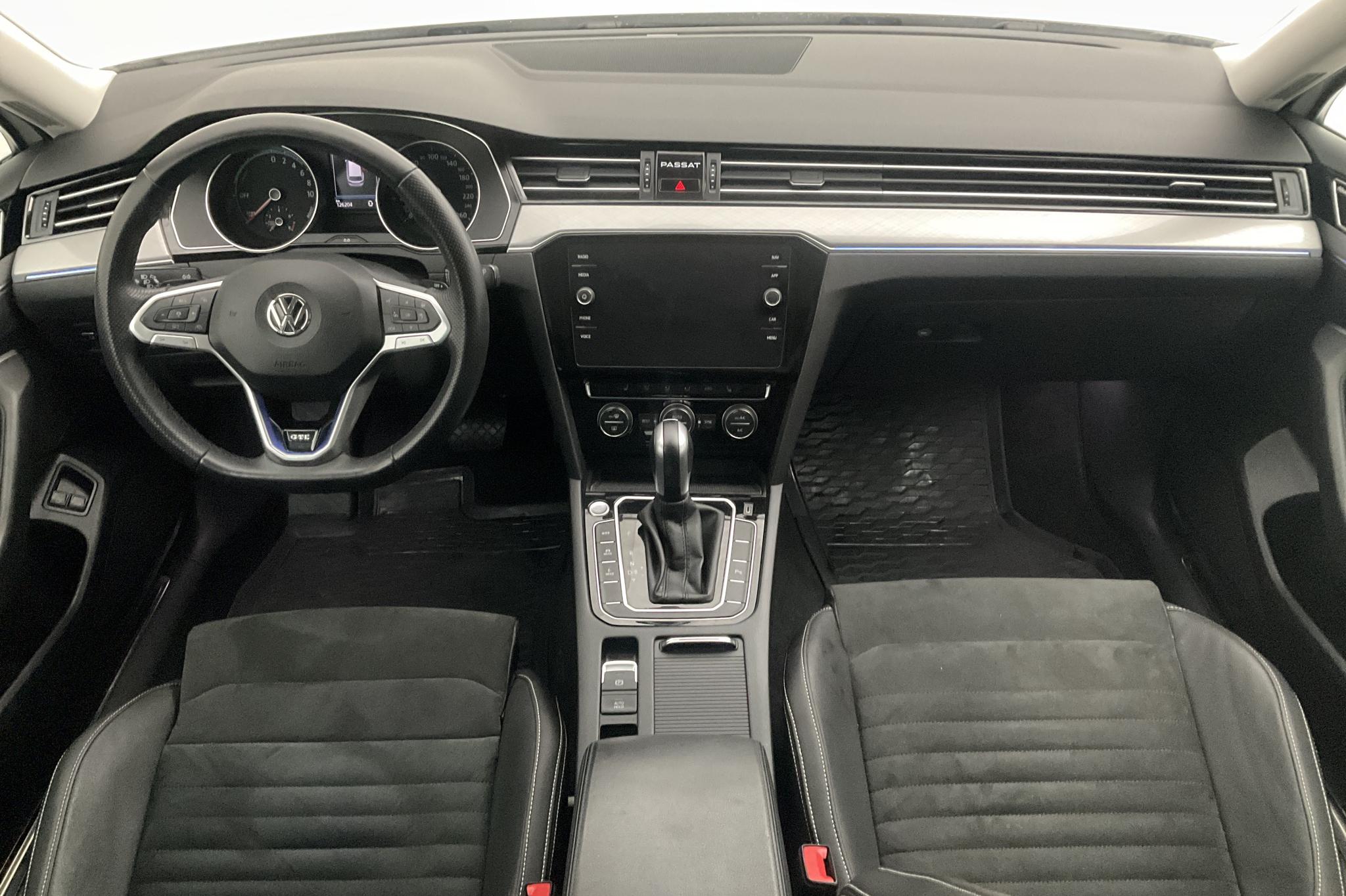 VW Passat 1.4 GTE Sportscombi (218hk) - 12 621 mil - Automat - vit - 2020