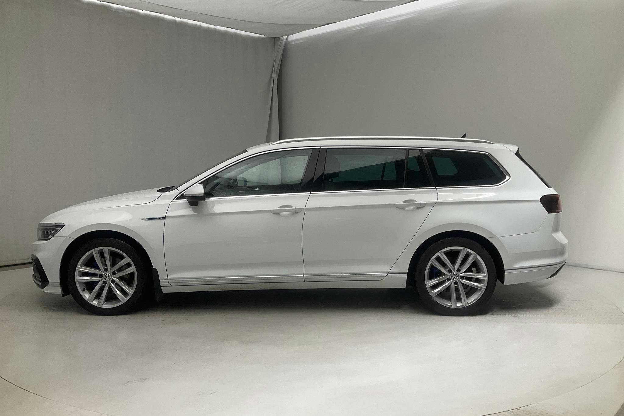 VW Passat 1.4 GTE Sportscombi (218hk) - 11 375 mil - Automat - vit - 2020
