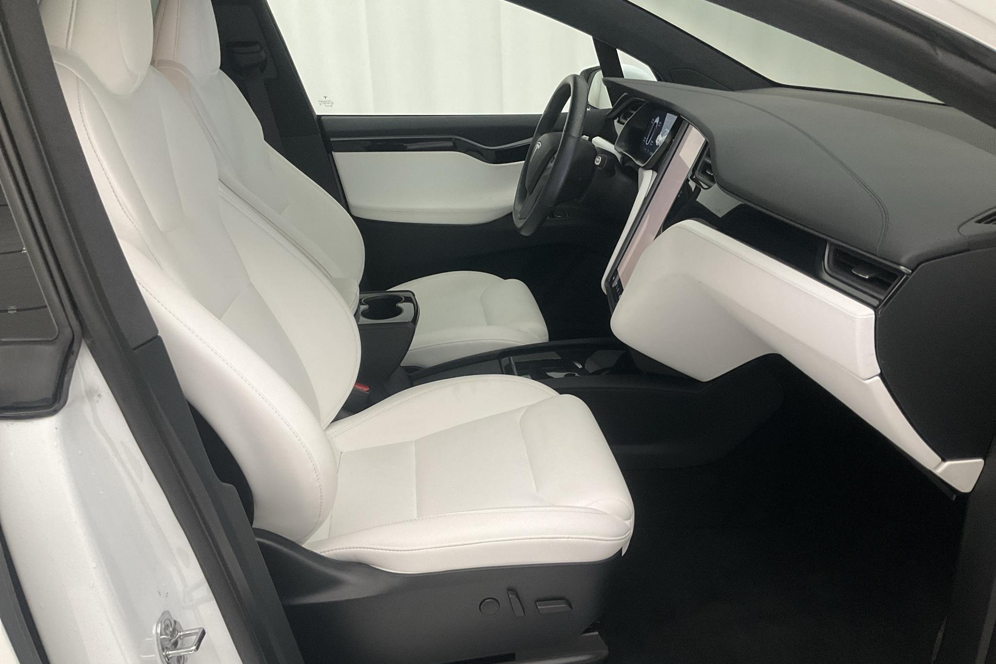 Tesla Model X Dual Motor Long Range AWD - 2 392 mil - Automat - vit - 2020