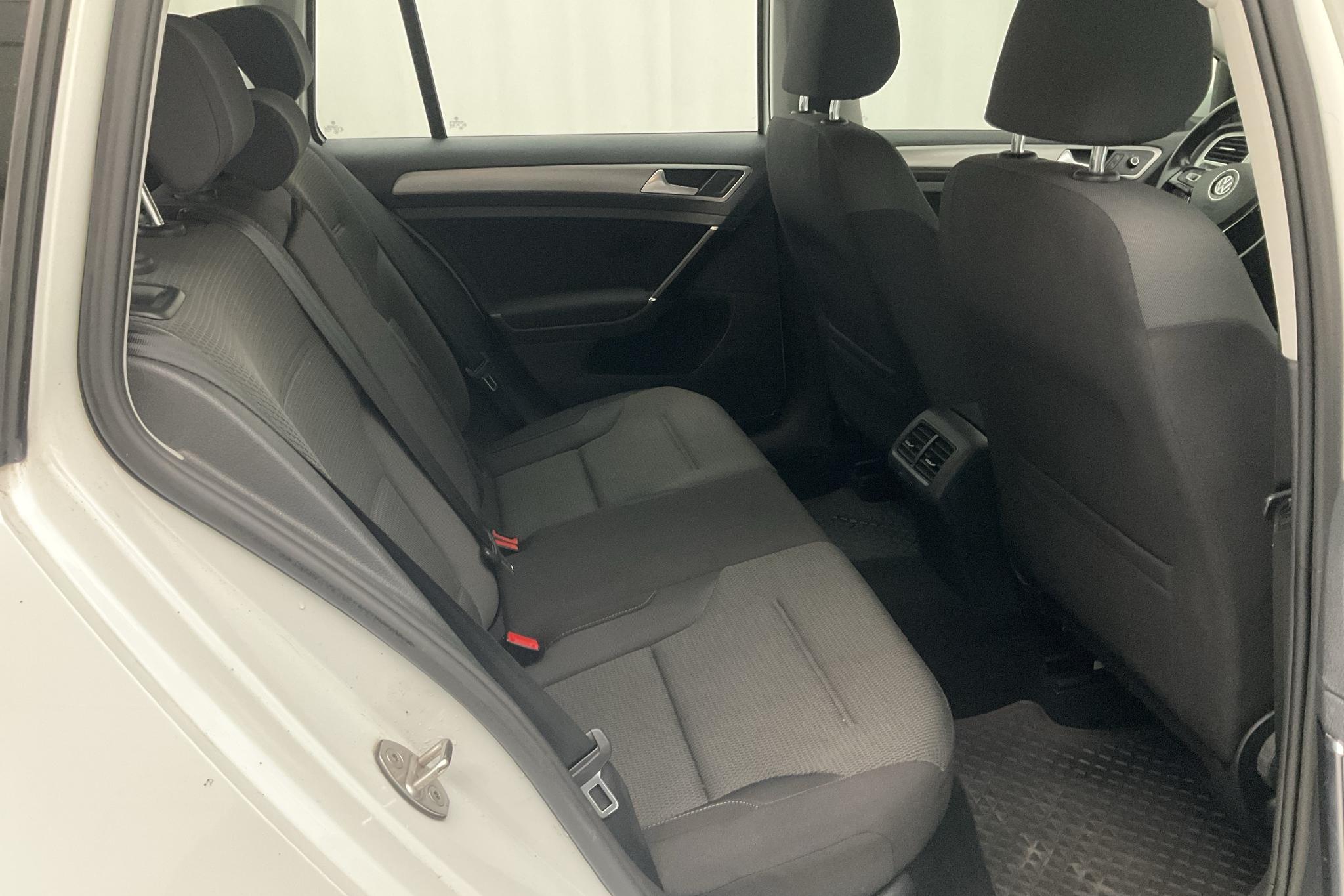 VW Golf VII 1.2 TSI Sportscombi (110hk) - 118 220 km - Manual - white - 2016