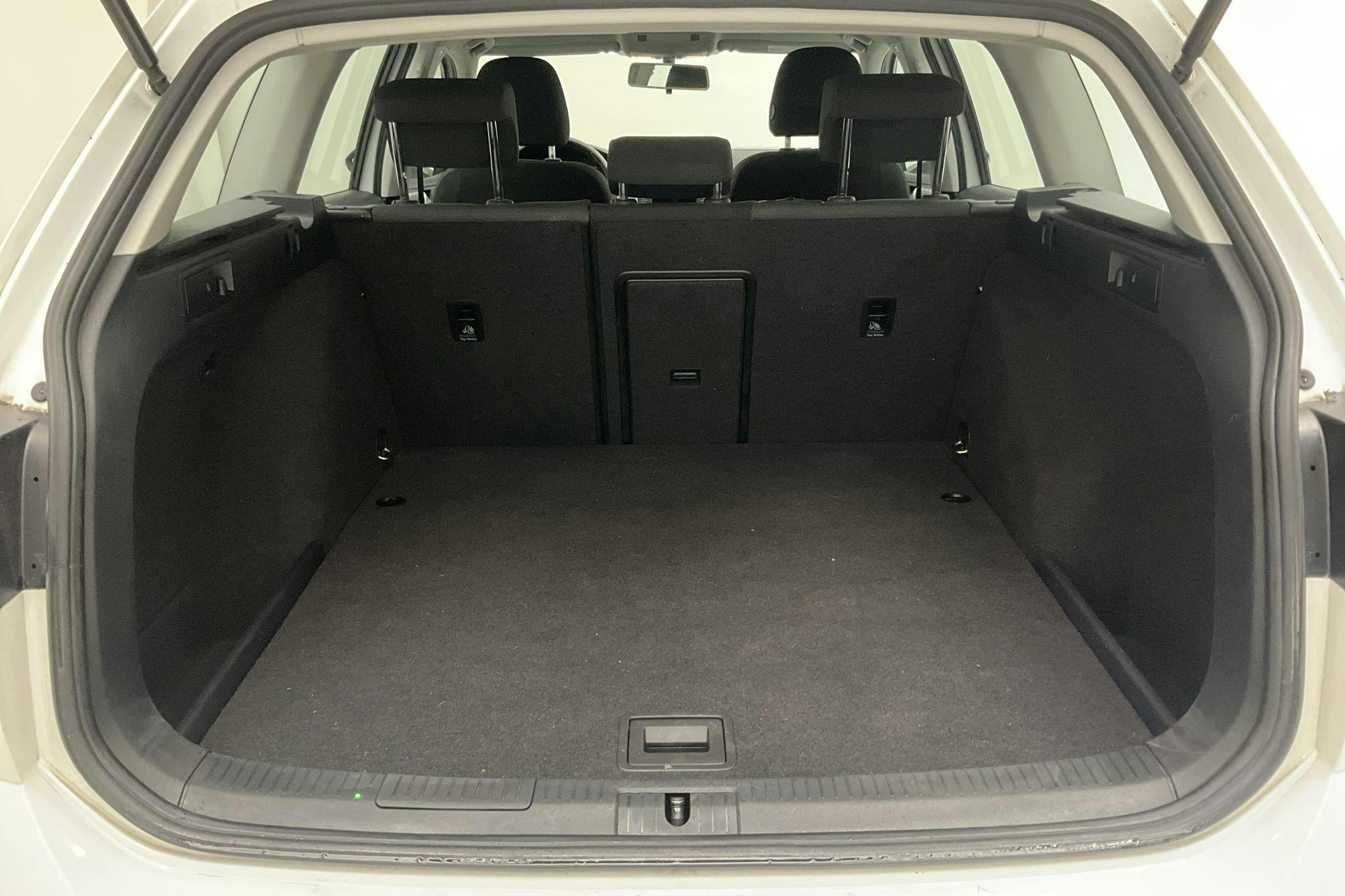 VW Golf VII 1.2 TSI Sportscombi (110hk) - 118 220 km - Manual - white - 2016