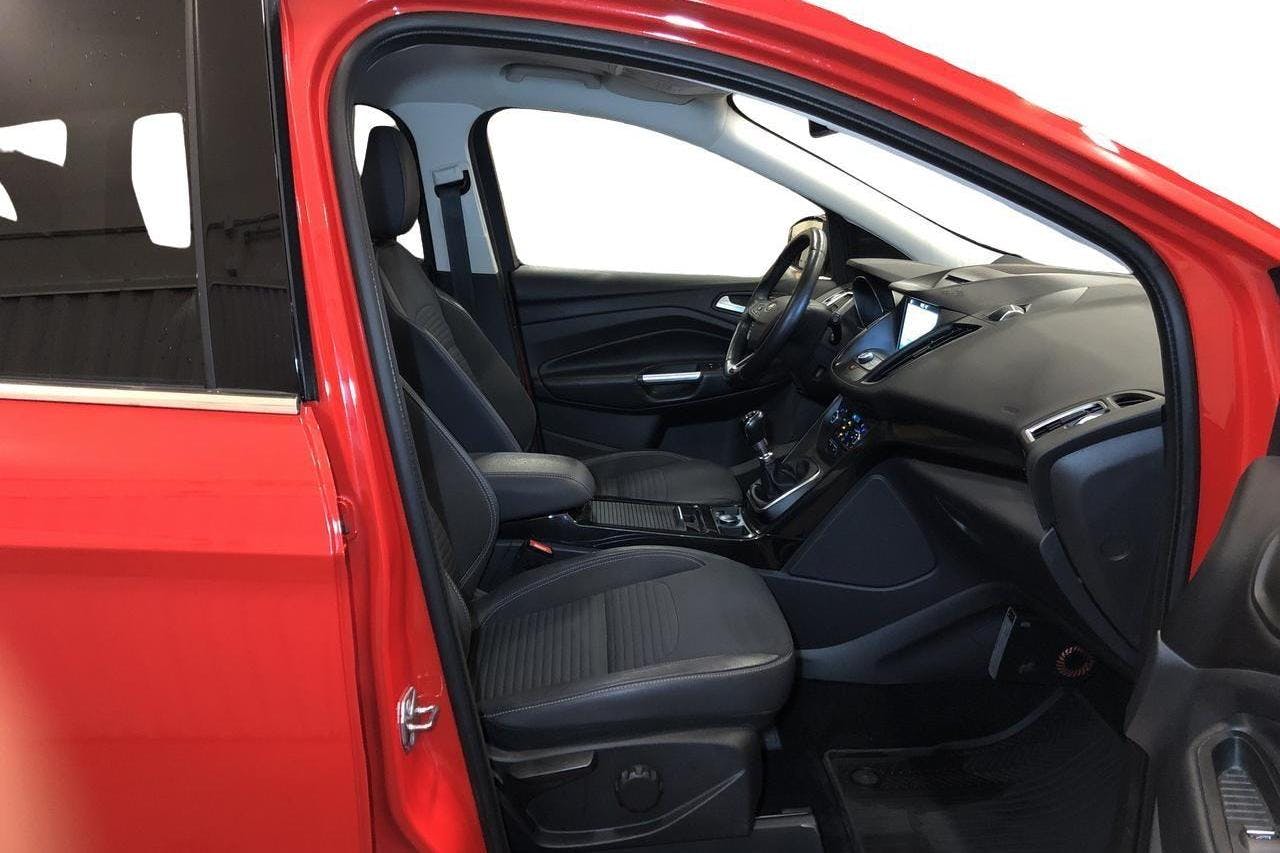 Ford Kuga 2.0 TDCi AWD (150hk) - 10 930 mil - Manuell - röd - 2018