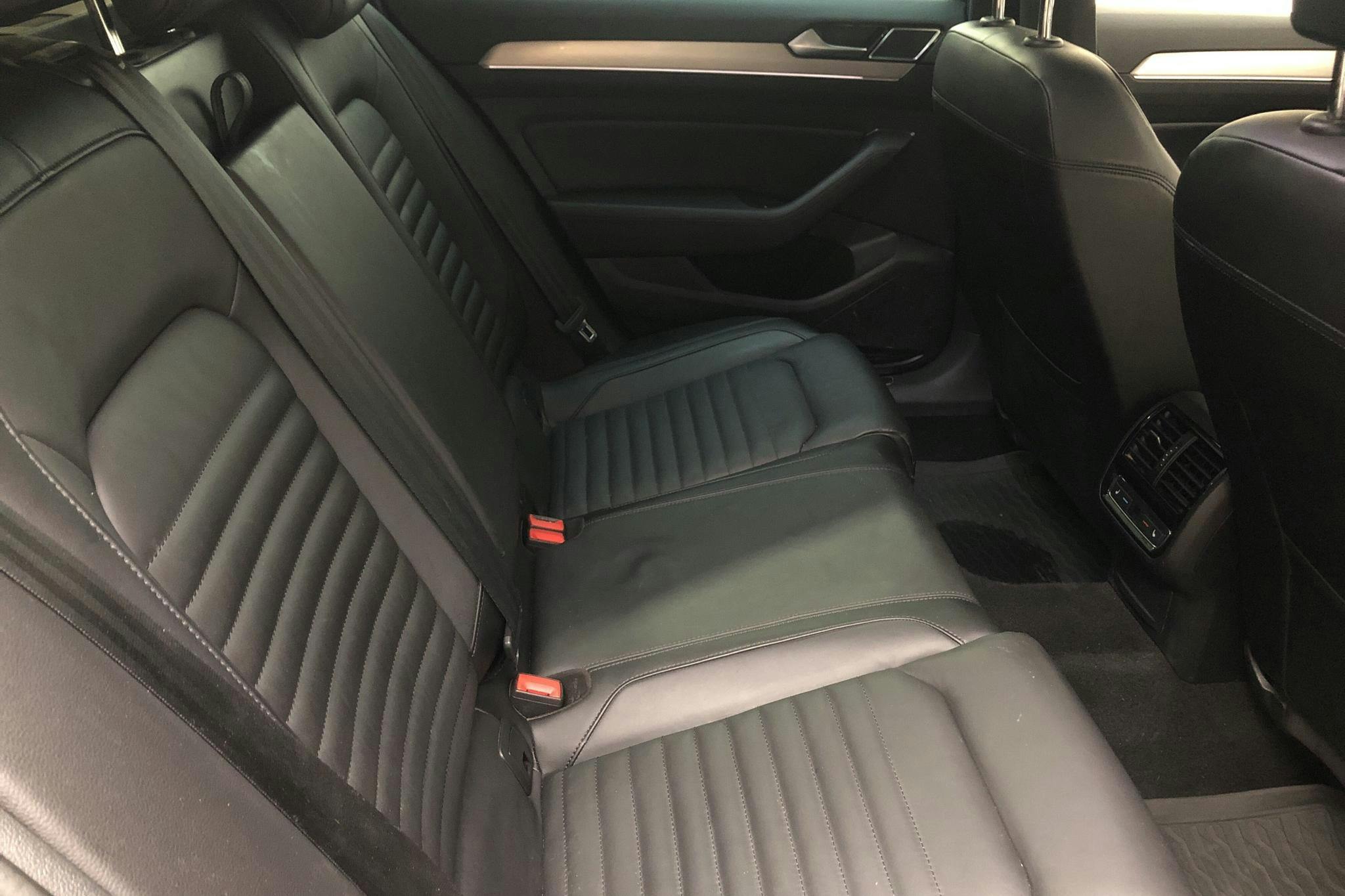 VW Passat 2.0 TDI Sportscombi (190hk) - 141 620 km - Automatic - Dark Grey - 2019