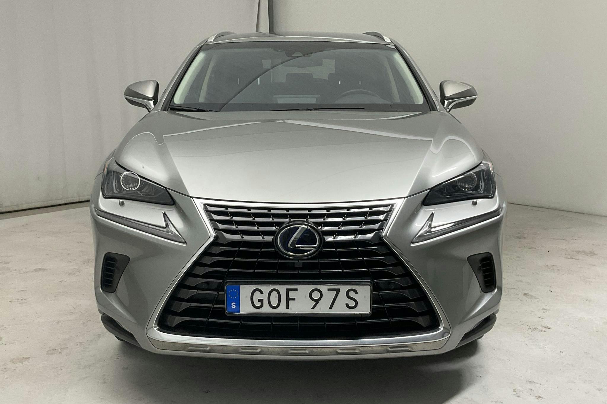 Lexus NX 300h AWD (197hk) - 10 381 mil - Automat - Light Grey - 2019