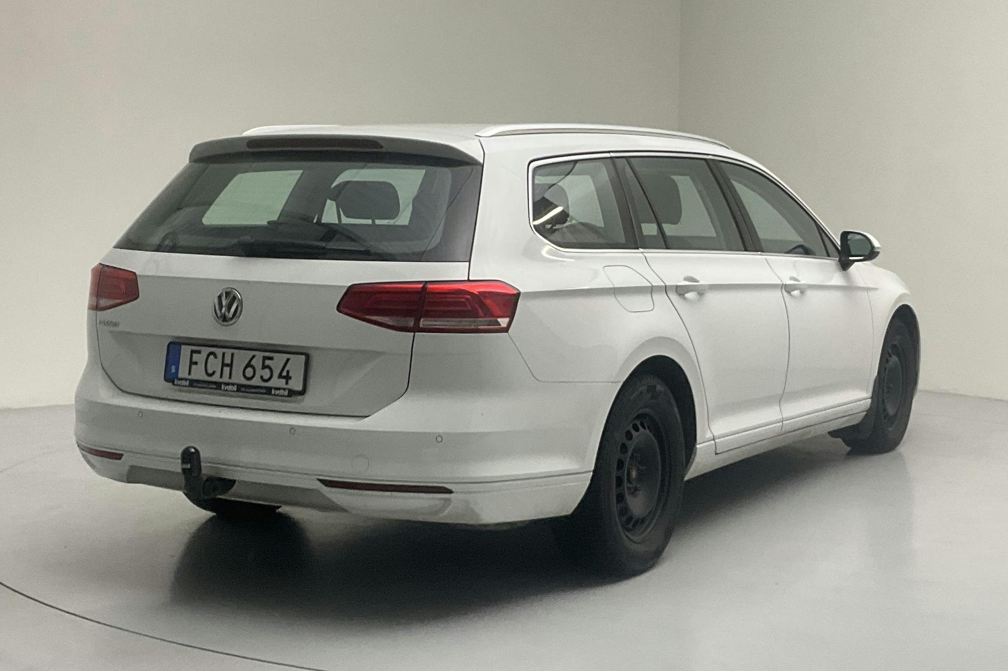 VW Passat 1.4 TSI Sportscombi (150hk) - 124 770 km - Manual - white - 2018
