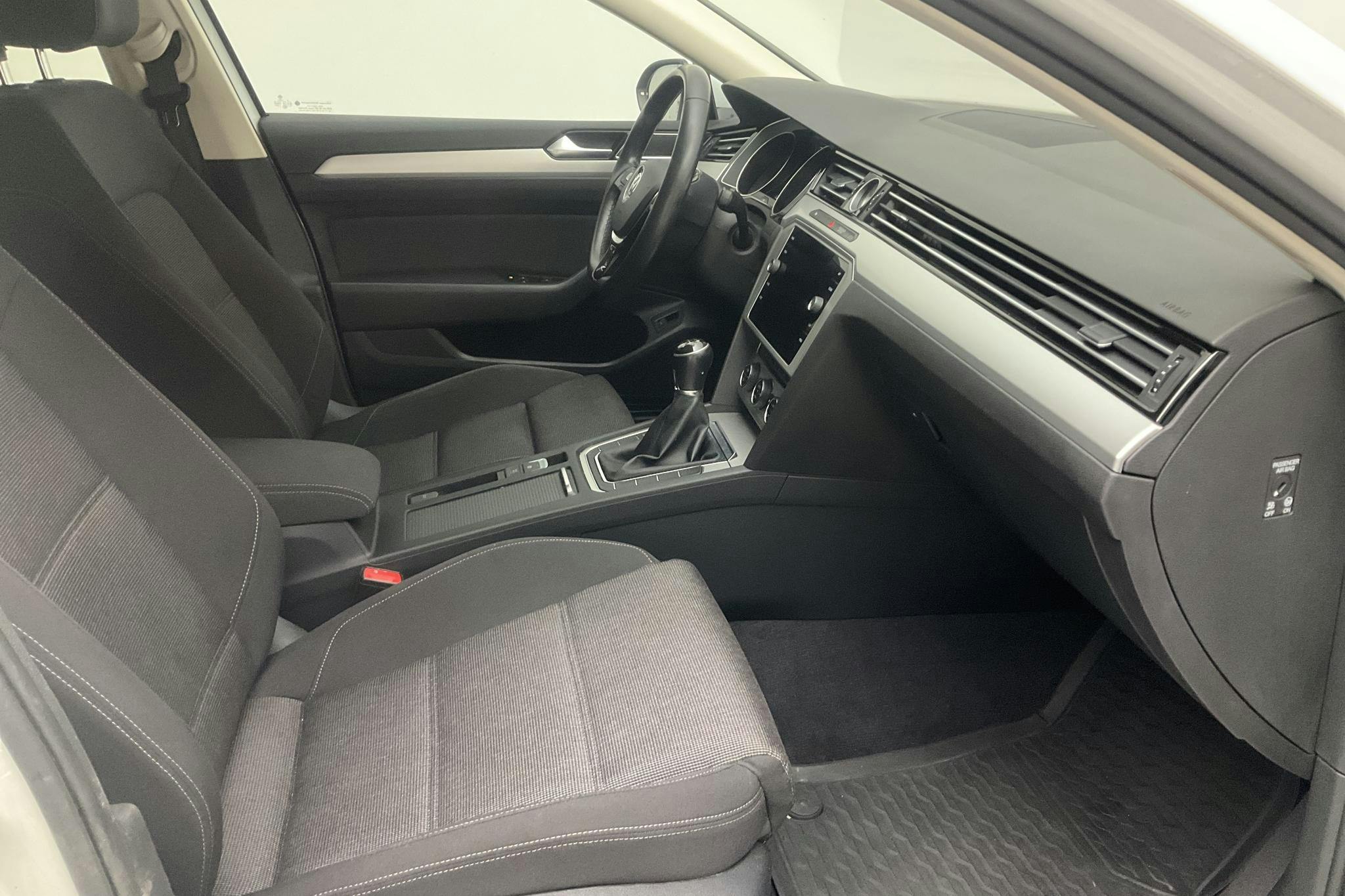 VW Passat 1.4 TSI Sportscombi (150hk) - 124 770 km - Manual - white - 2018