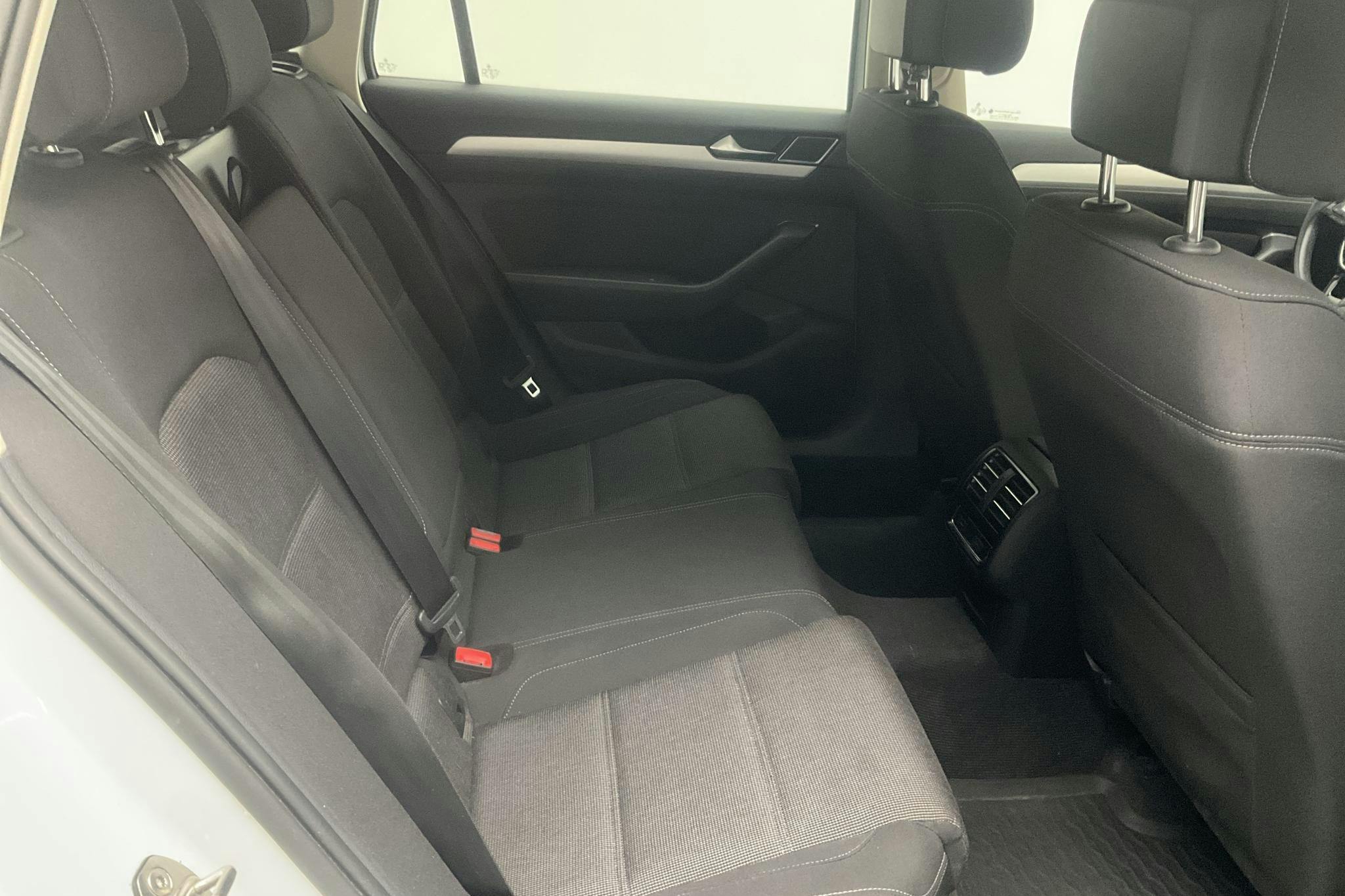 VW Passat 1.4 TSI Sportscombi (150hk) - 124 770 km - Manual - white - 2018