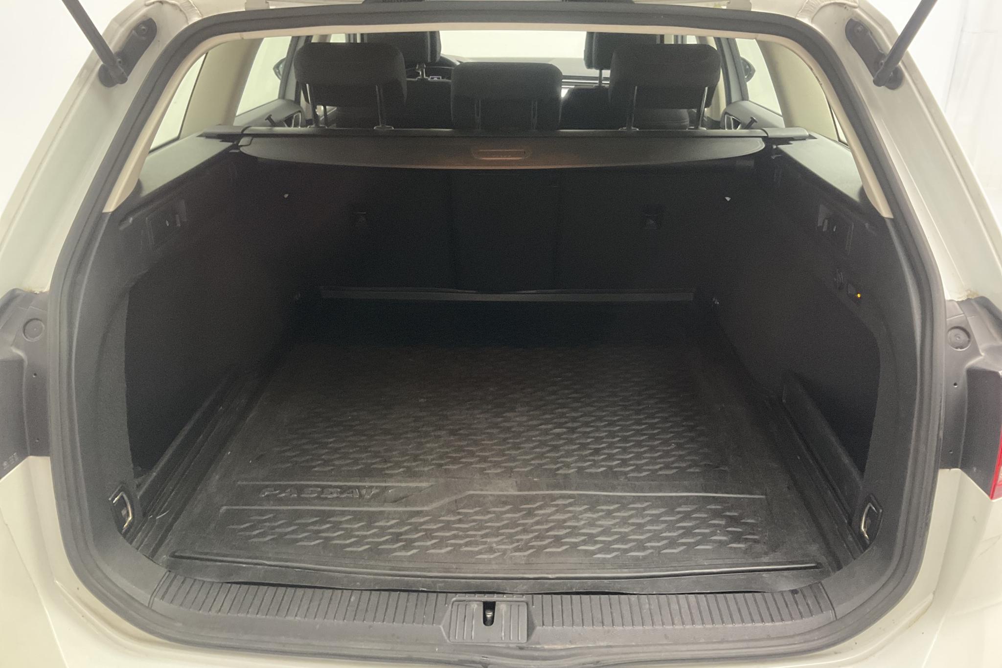 VW Passat 1.4 TSI Sportscombi (150hk) - 124 770 km - Manual - white - 2018