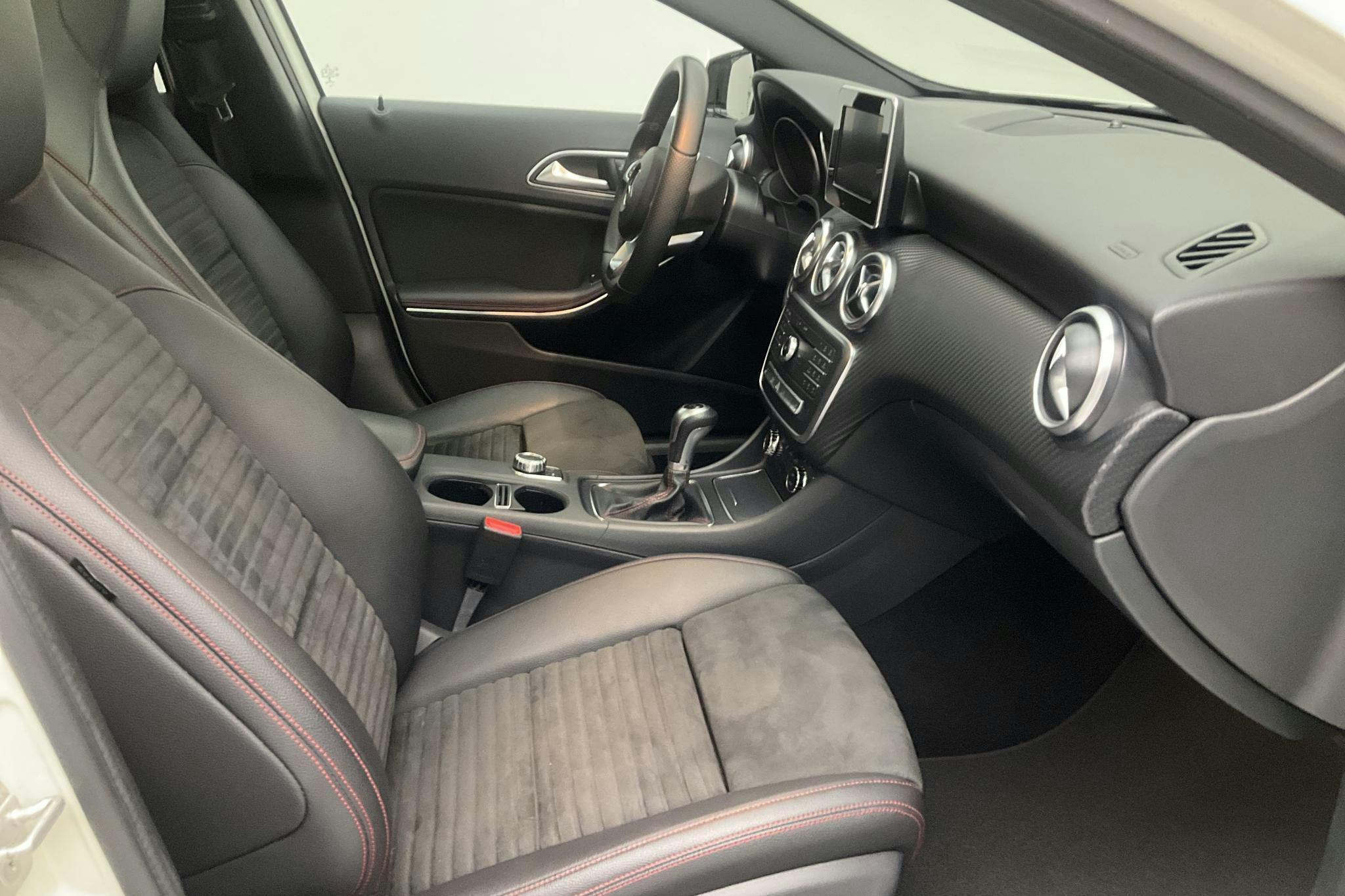 Mercedes A 180 5dr W176 (122hk) - 75 080 km - Manual - white - 2017