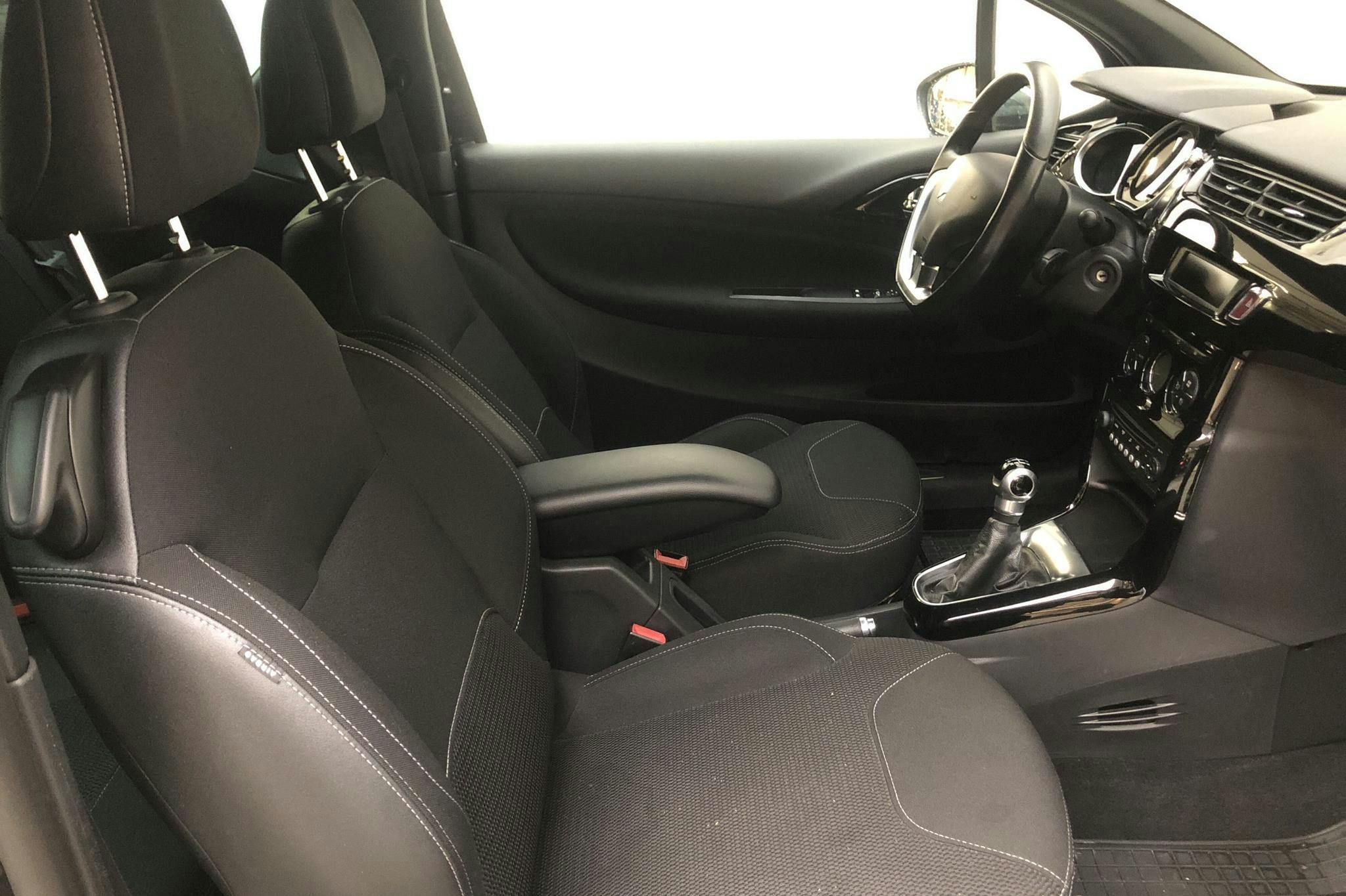 Citroen DS3 1.6 e-HDi (90hk) - 12 233 mil - Manuell - svart - 2011