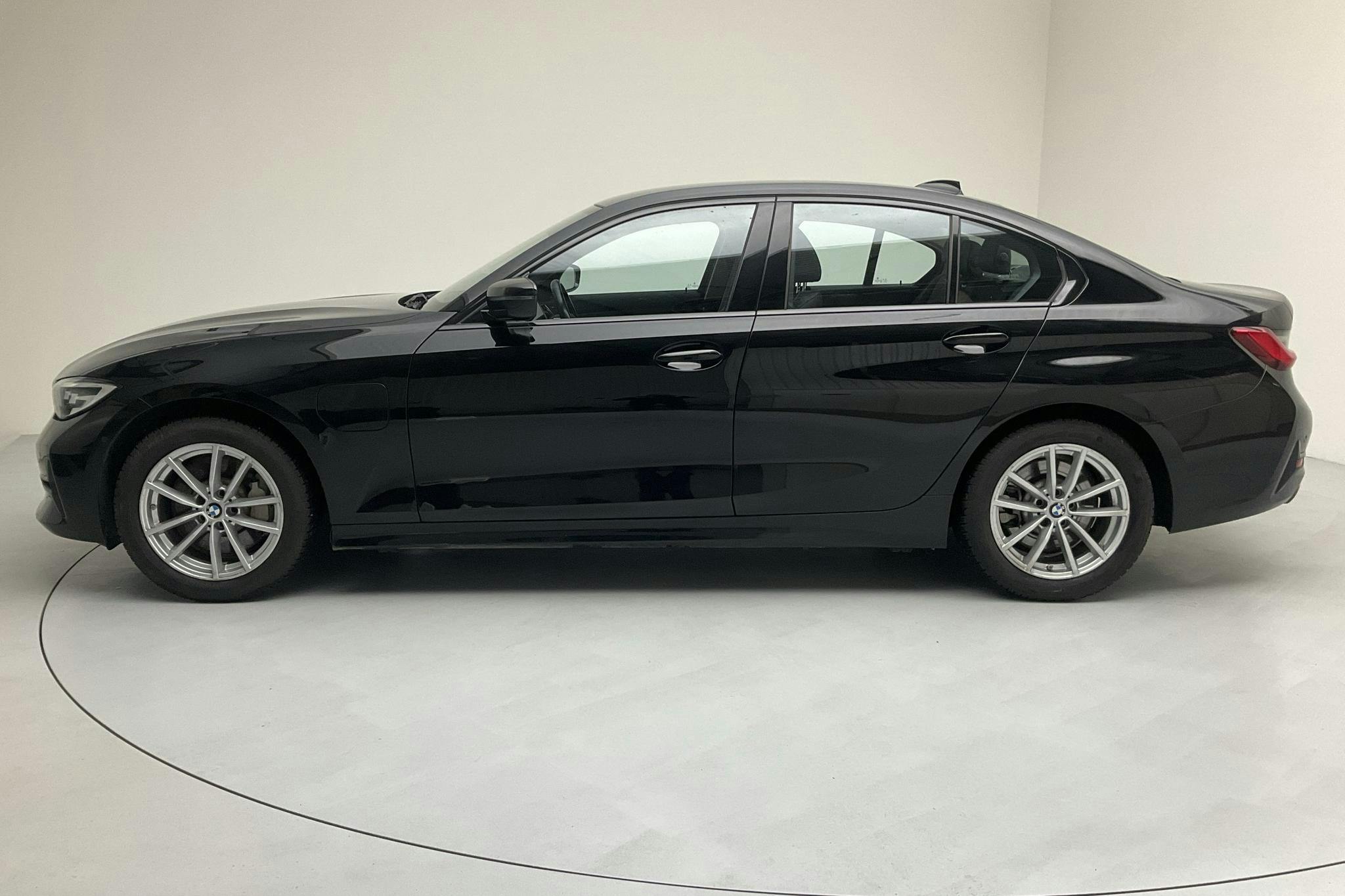BMW 330e Sedan, G20 (292hk) - 81 410 km - Automatic - black - 2020