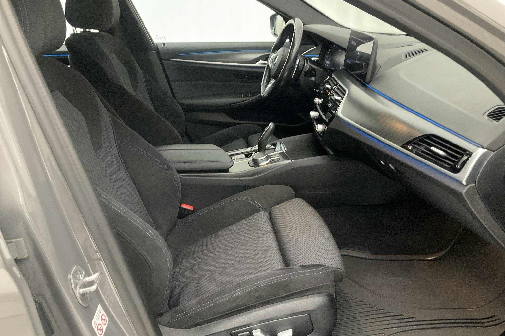 BMW 530e Touring, G31 12kWh LCI (292hk) - 77 120 km - Automatic - gray - 2021