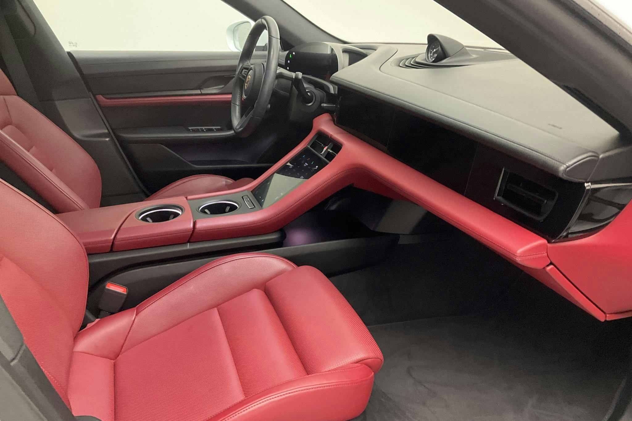 Porsche Taycan 4S (530hk) - 63 260 km - Automatic - white - 2021