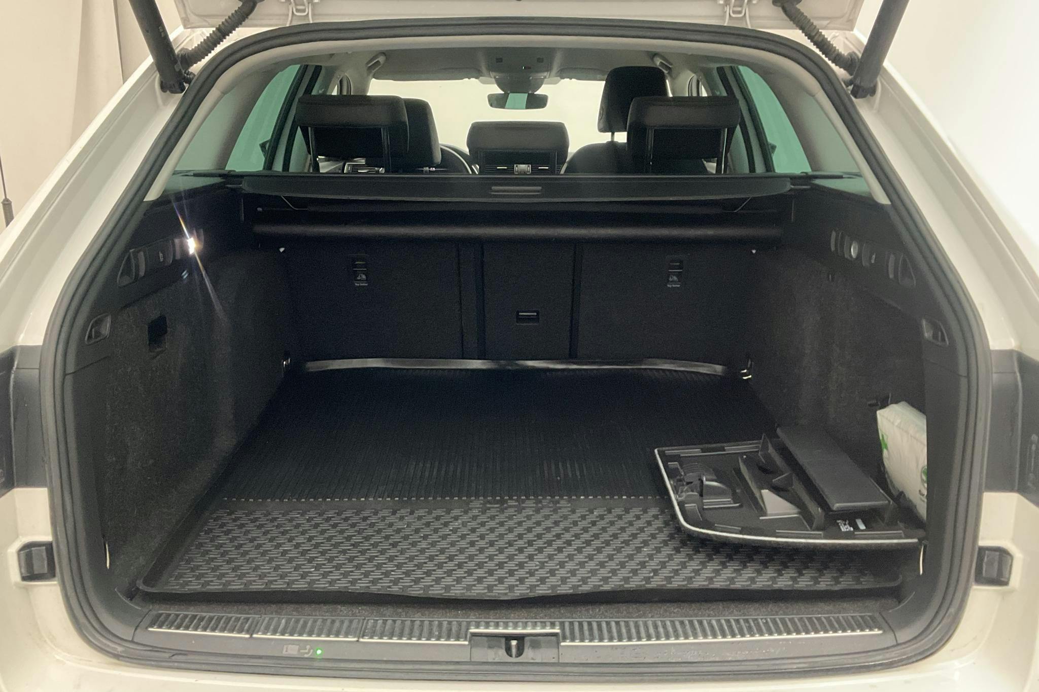 Skoda Superb Scout 2.0 TDI 4x4 Kombi (190hk) - 40 774 mil - Automat - vit - 2020