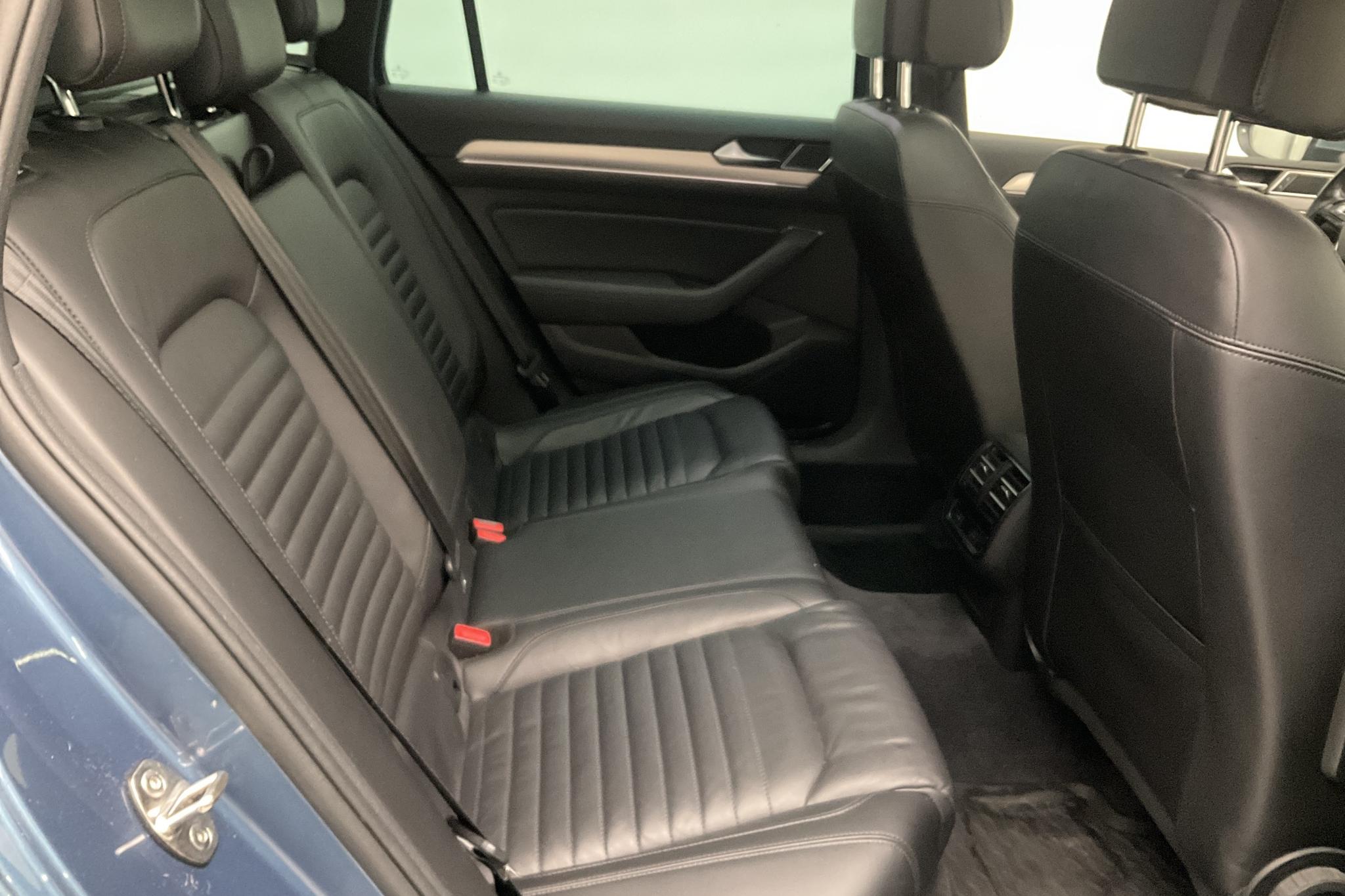 VW Passat Alltrack 2.0 TDI Sportscombi 4MOTION (240hk) - 97 840 km - Automatic - blue - 2017