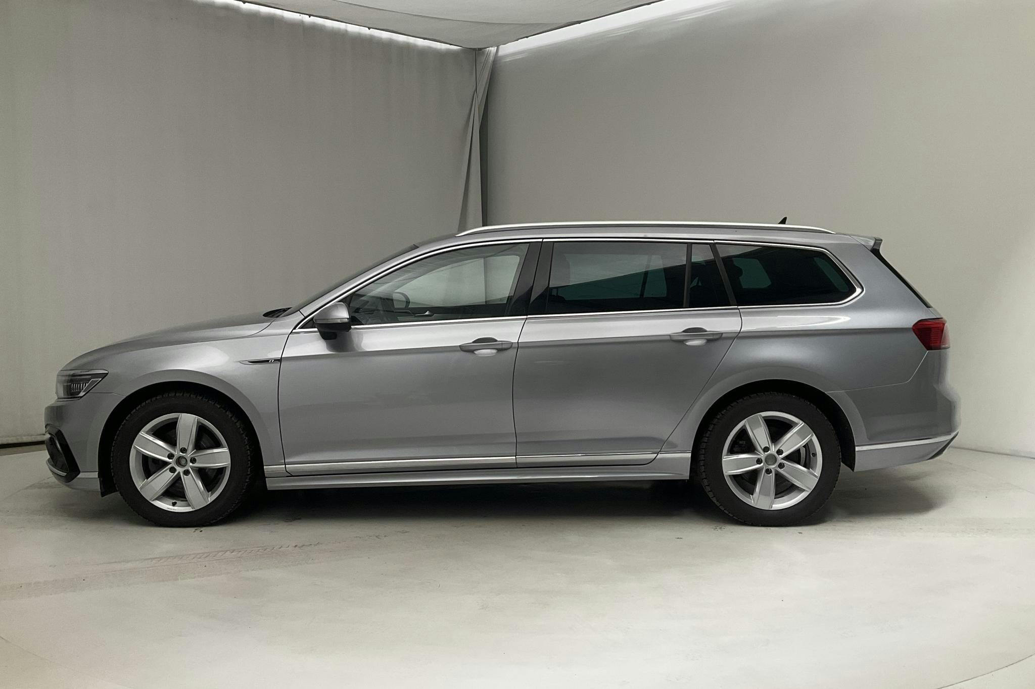 VW Passat 2.0 TDI Sportscombi (190hk) - 56 170 km - Automatic - silver - 2020