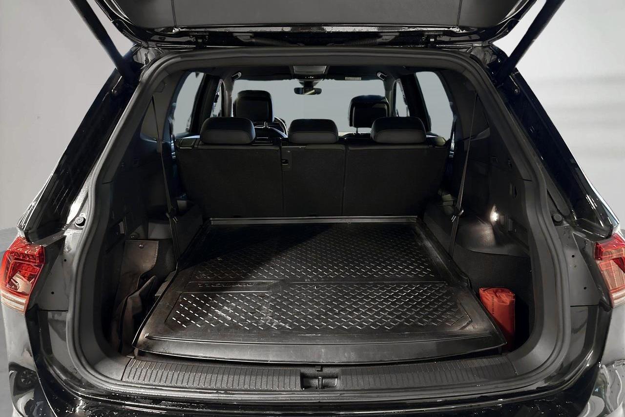 VW Tiguan Allspace 2.0 TDI 4MOTION (190hk) - 4 262 mil - Automat - svart - 2020