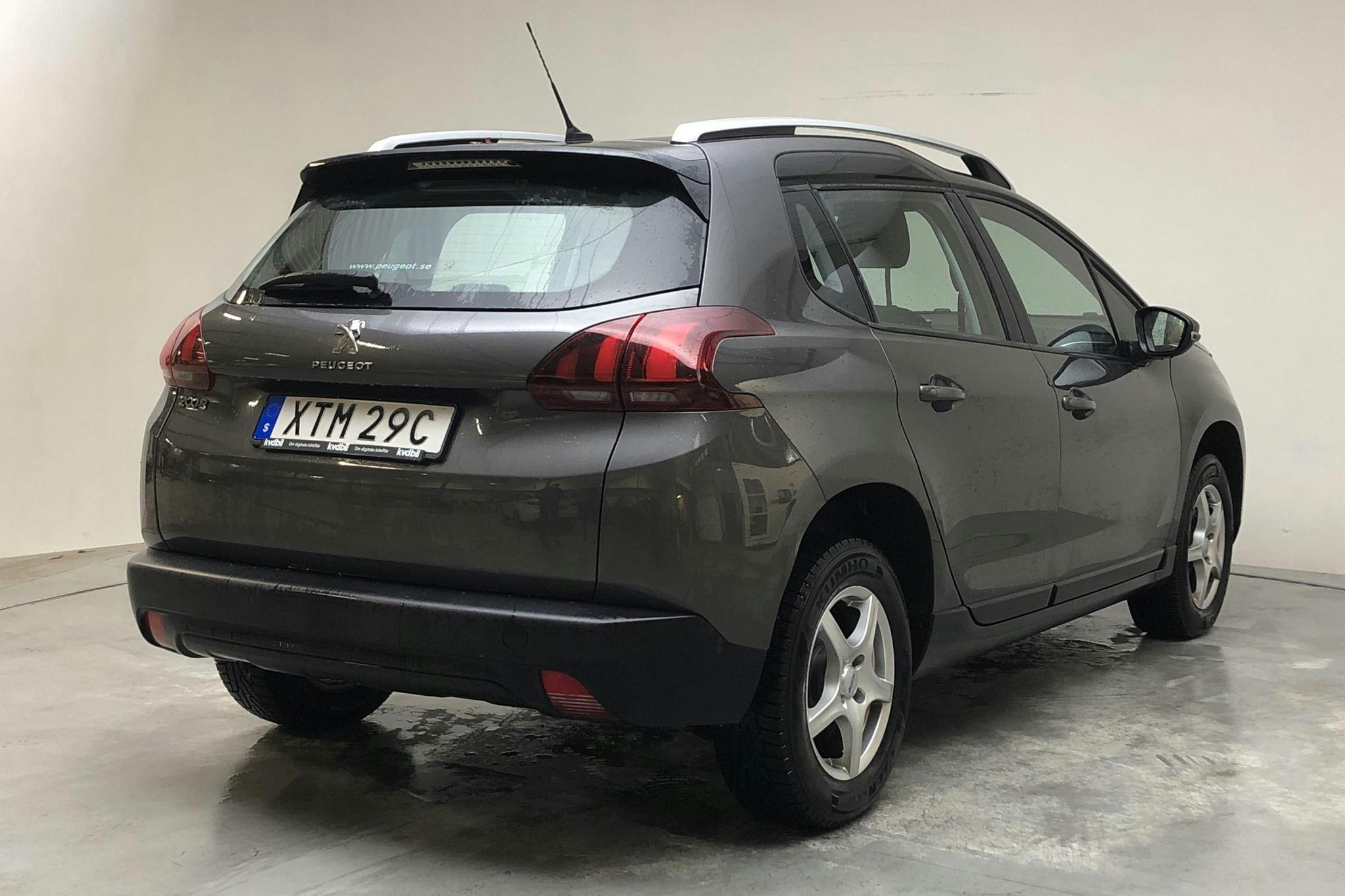 Peugeot 2008 PureTech (82hk) - 3 960 km - Manual - Dark Grey - 2019