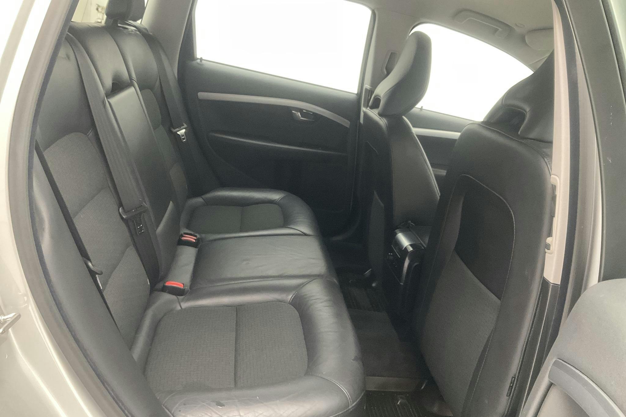 Volvo V70 II D2 (115hk) - 20 316 mil - Automat - silver - 2015