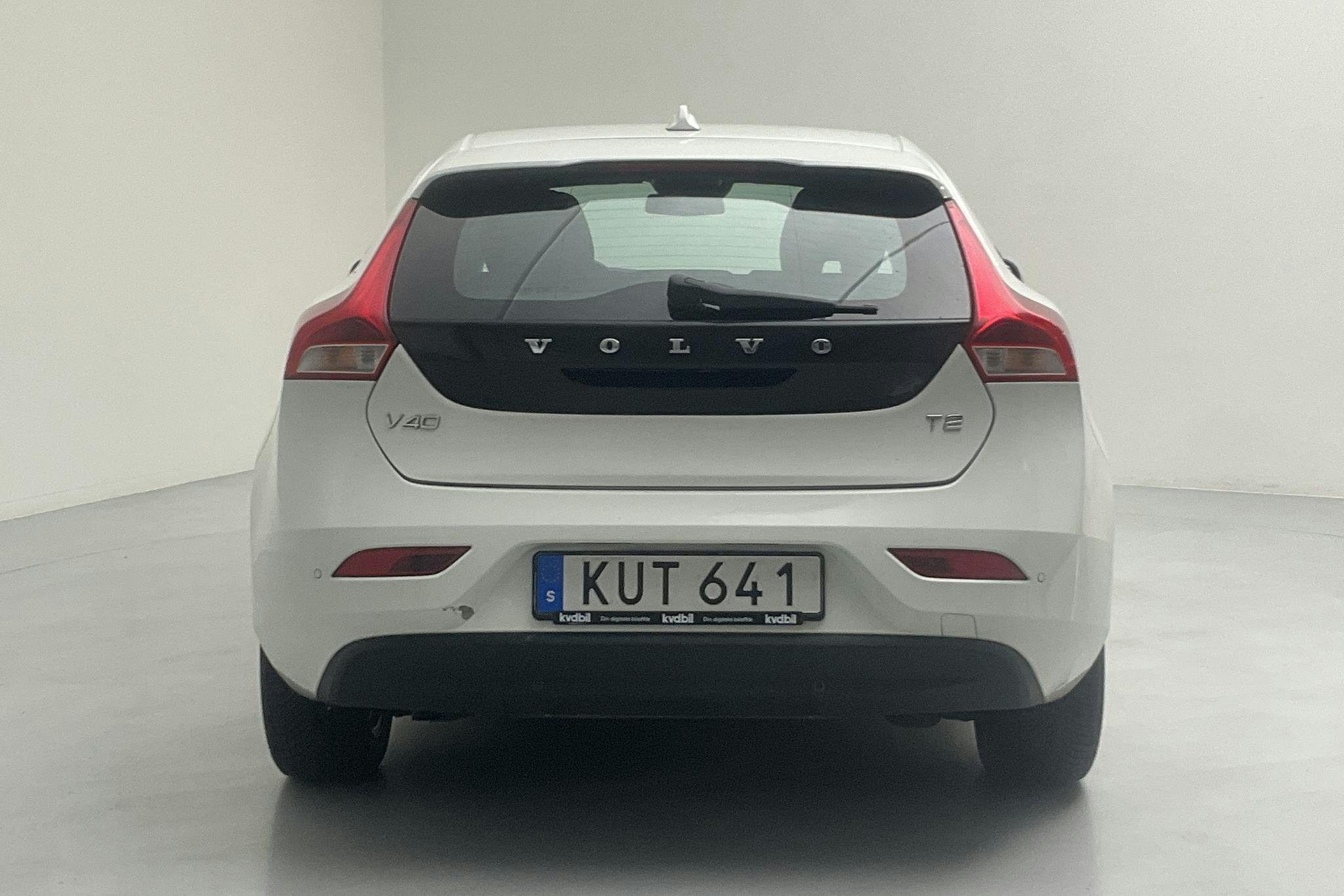 Volvo V40 T2 (122hk) - 128 630 km - Manual - white - 2017