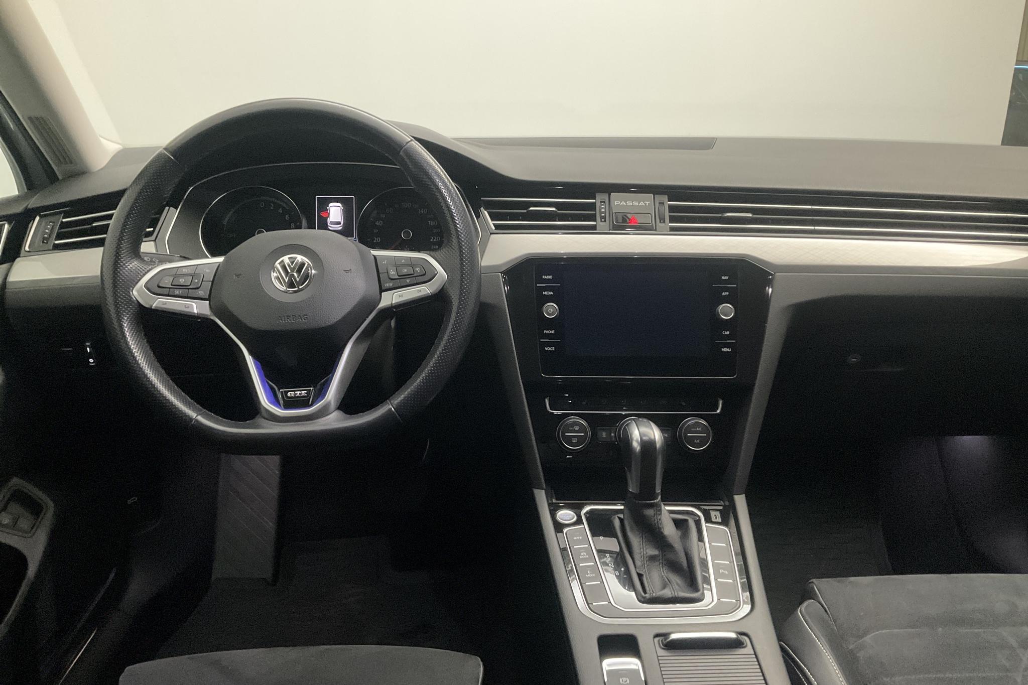 VW Passat 1.4 GTE Sportscombi (218hk) - 98 740 km - Automatic - white - 2020