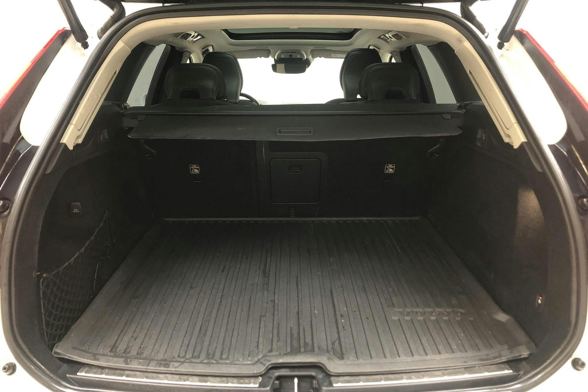 Volvo XC60T6 AWD Recharge (340hk) - 130 790 km - Automatic - white - 2021